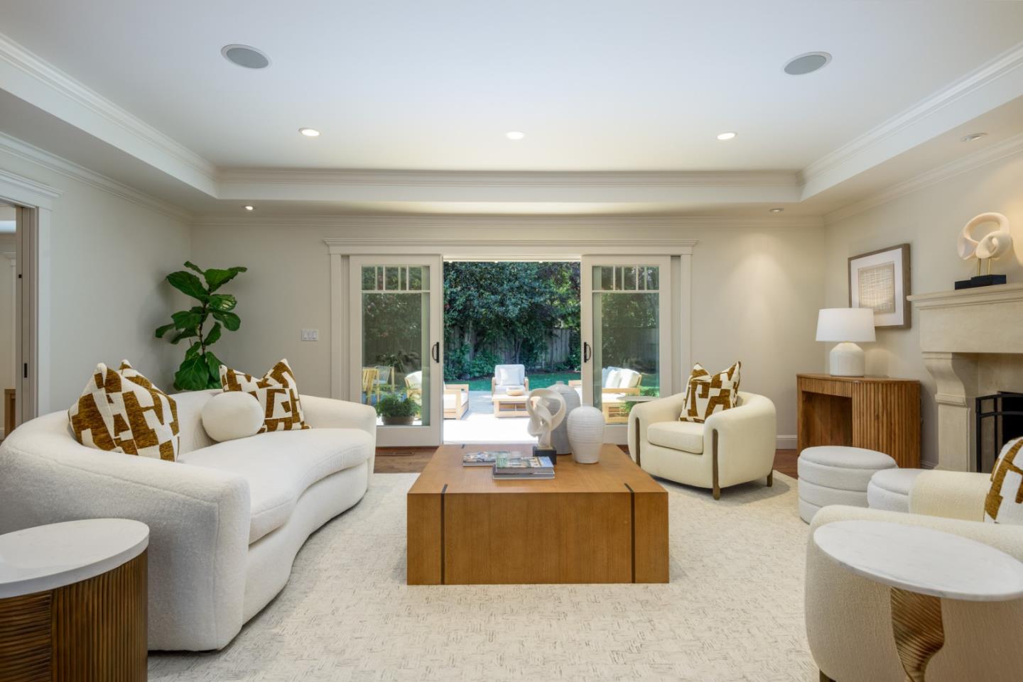 Detail Gallery Image 5 of 20 For 1674 Oak Ave, Menlo Park,  CA 94025 - 4 Beds | 2/1 Baths
