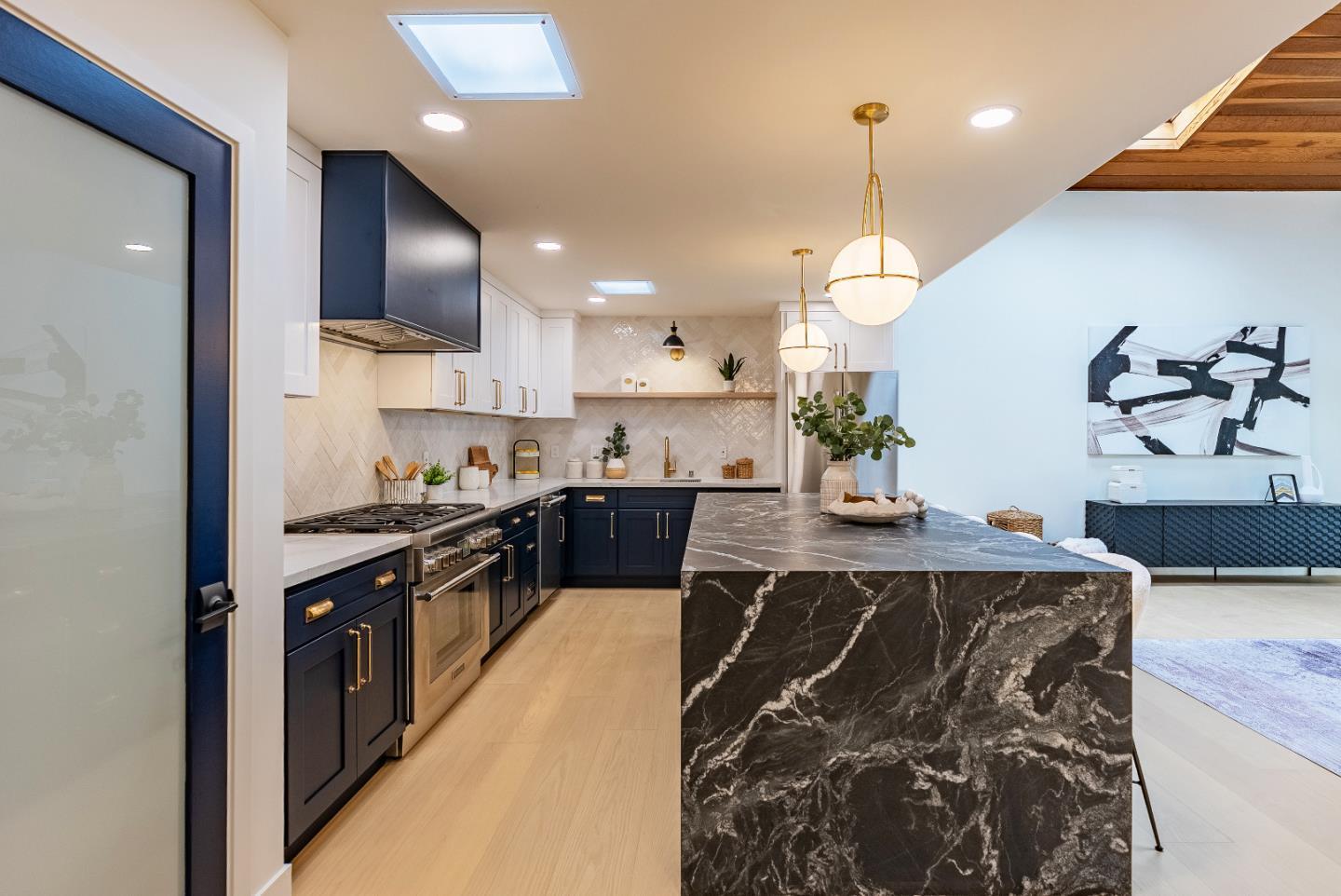Detail Gallery Image 10 of 58 For 2083 Louise Ln, Los Altos,  CA 94024 - 4 Beds | 3/1 Baths
