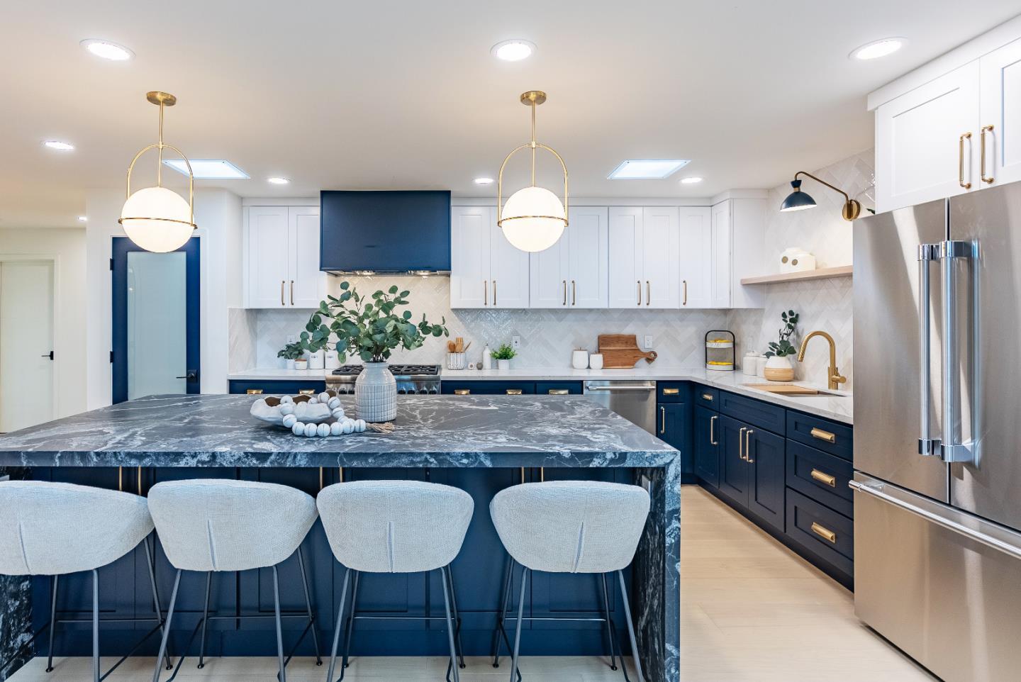 Detail Gallery Image 12 of 58 For 2083 Louise Ln, Los Altos,  CA 94024 - 4 Beds | 3/1 Baths