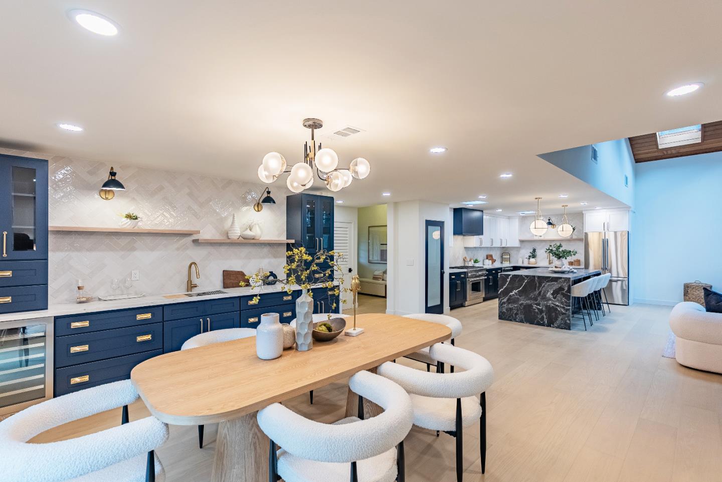 Detail Gallery Image 13 of 58 For 2083 Louise Ln, Los Altos,  CA 94024 - 4 Beds | 3/1 Baths