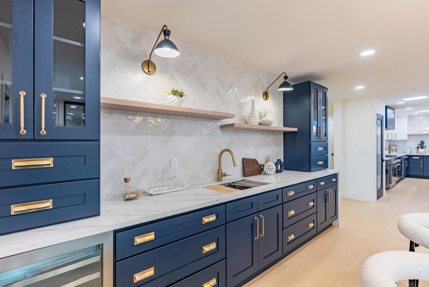 Detail Gallery Image 15 of 58 For 2083 Louise Ln, Los Altos,  CA 94024 - 4 Beds | 3/1 Baths