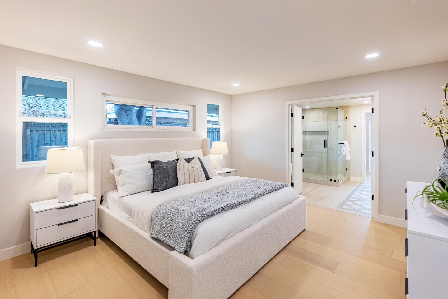 Detail Gallery Image 22 of 58 For 2083 Louise Ln, Los Altos,  CA 94024 - 4 Beds | 3/1 Baths