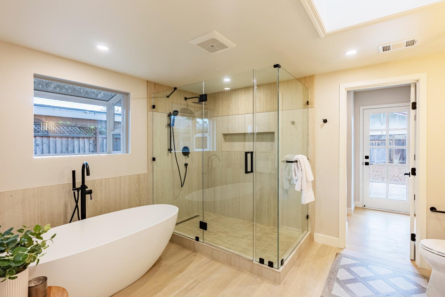 Detail Gallery Image 23 of 58 For 2083 Louise Ln, Los Altos,  CA 94024 - 4 Beds | 3/1 Baths