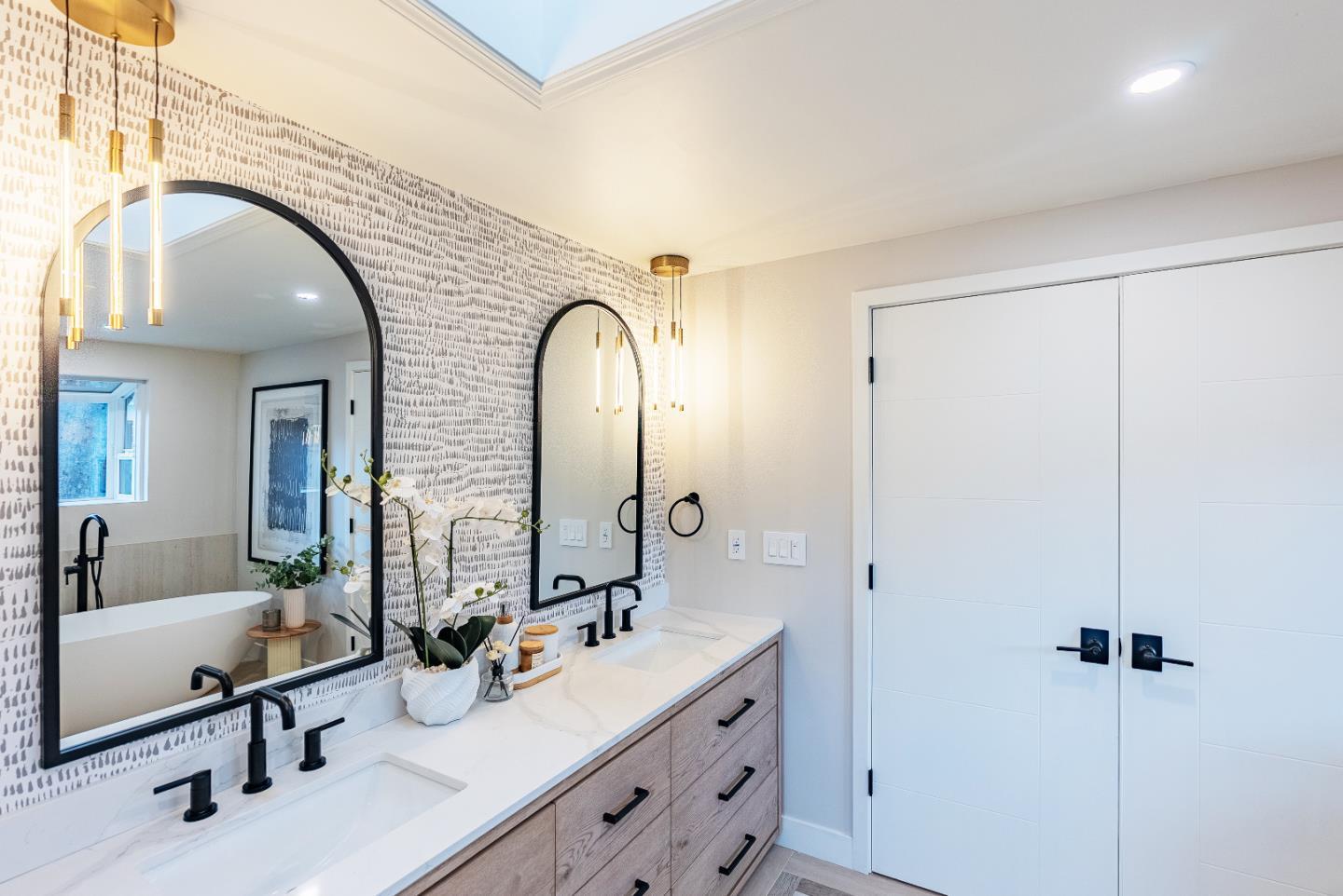 Detail Gallery Image 24 of 58 For 2083 Louise Ln, Los Altos,  CA 94024 - 4 Beds | 3/1 Baths