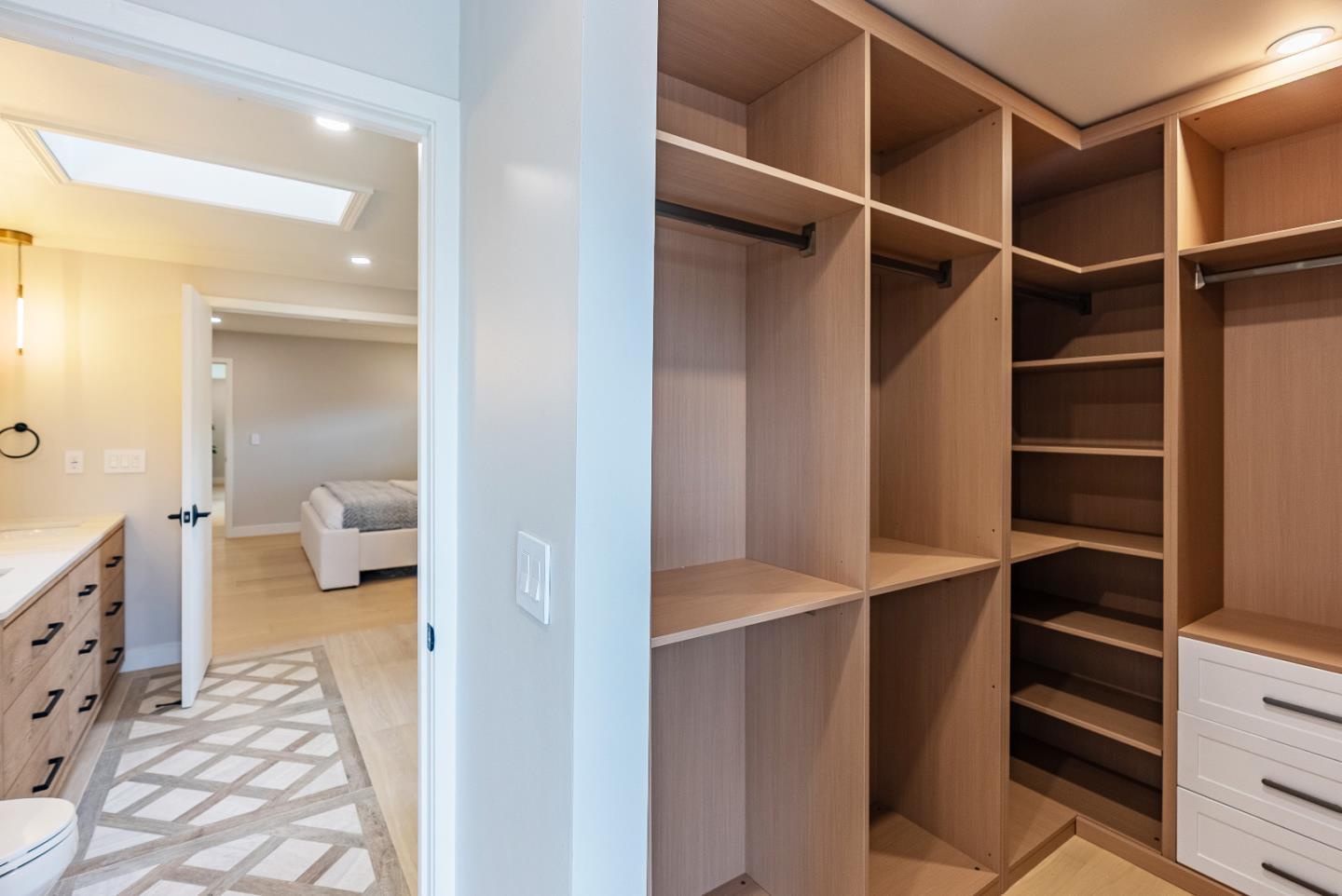 Detail Gallery Image 29 of 58 For 2083 Louise Ln, Los Altos,  CA 94024 - 4 Beds | 3/1 Baths