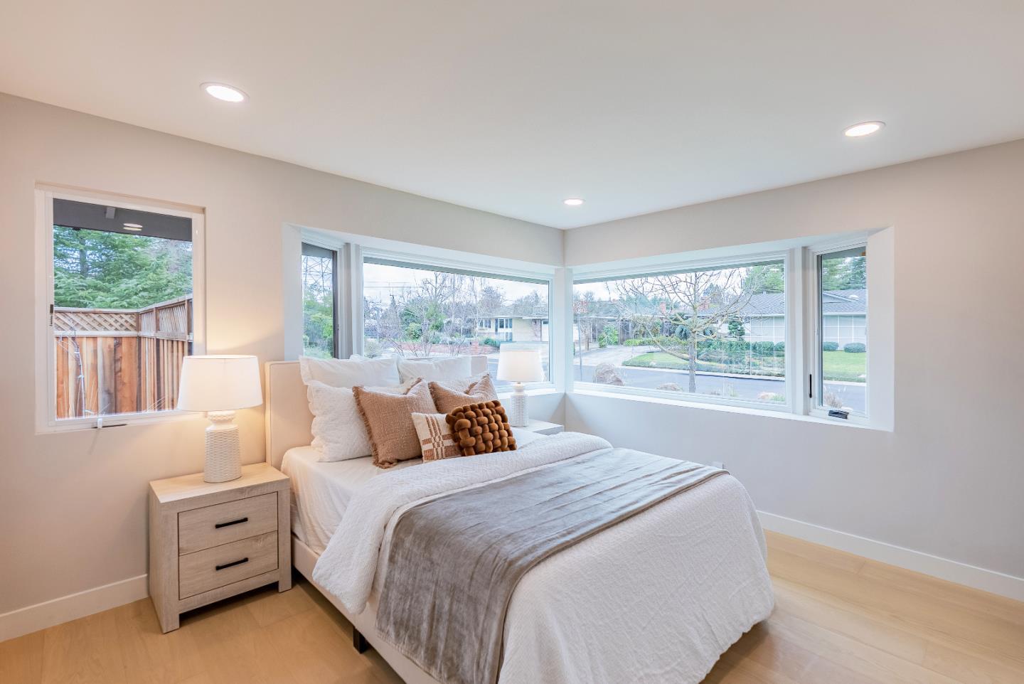 Detail Gallery Image 40 of 58 For 2083 Louise Ln, Los Altos,  CA 94024 - 4 Beds | 3/1 Baths