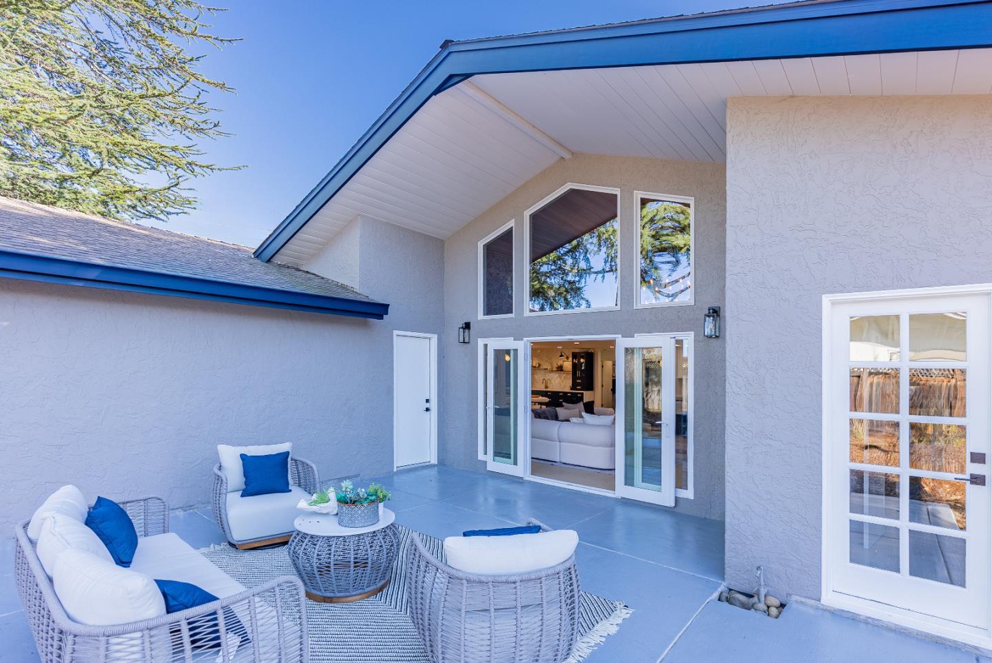 Detail Gallery Image 45 of 58 For 2083 Louise Ln, Los Altos,  CA 94024 - 4 Beds | 3/1 Baths