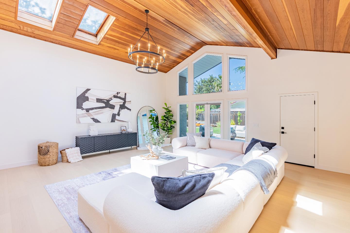 Detail Gallery Image 6 of 58 For 2083 Louise Ln, Los Altos,  CA 94024 - 4 Beds | 3/1 Baths