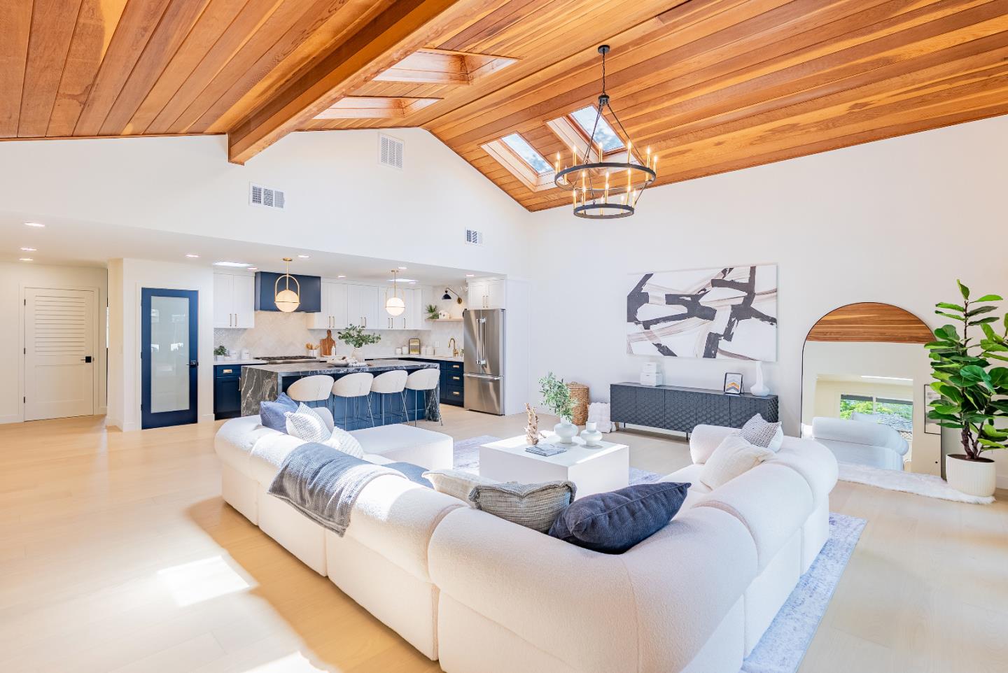Detail Gallery Image 7 of 58 For 2083 Louise Ln, Los Altos,  CA 94024 - 4 Beds | 3/1 Baths