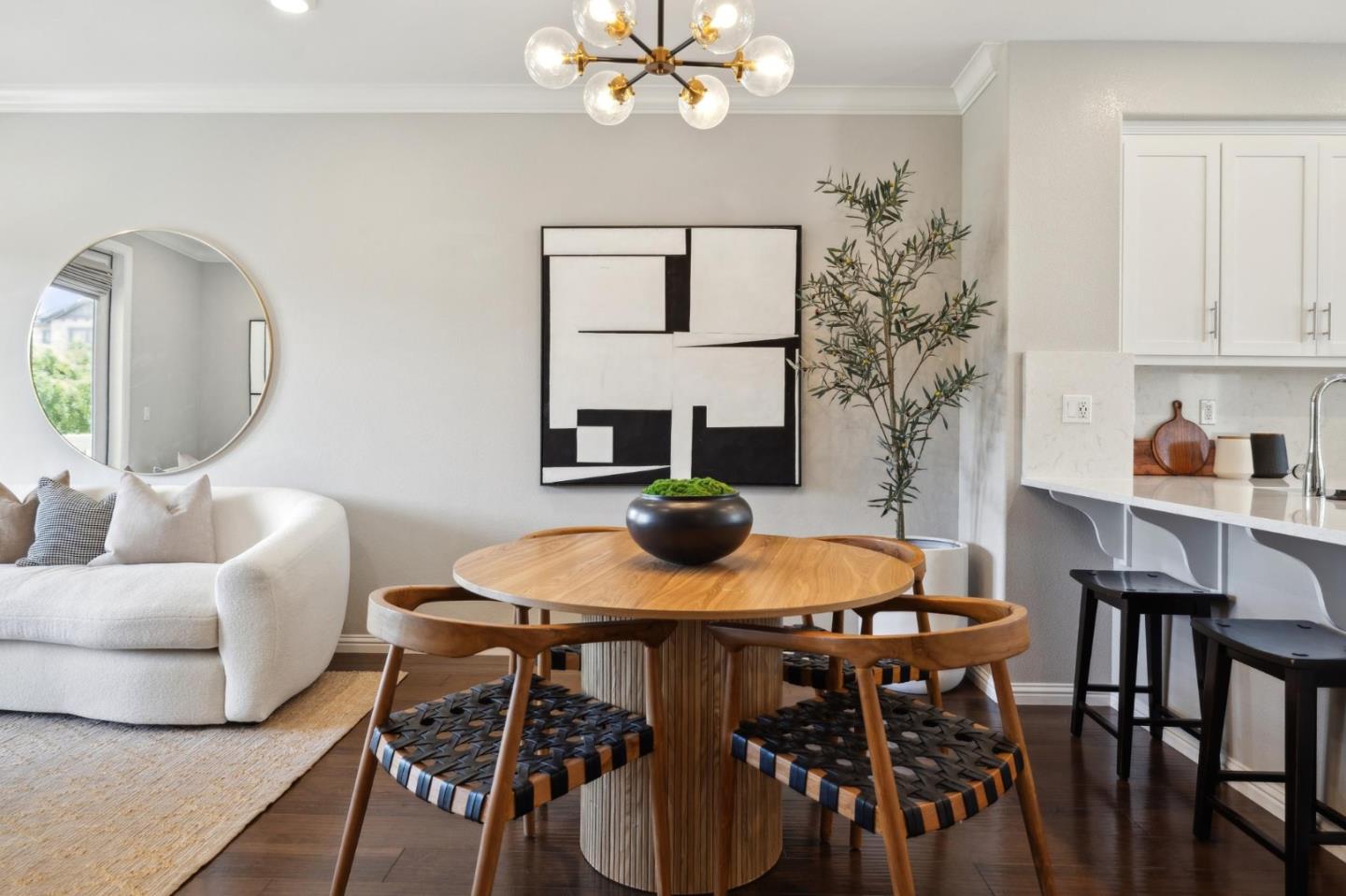 Detail Gallery Image 11 of 31 For 3905 Pyramid Way, Mountain View,  CA 94043 - 2 Beds | 2/1 Baths