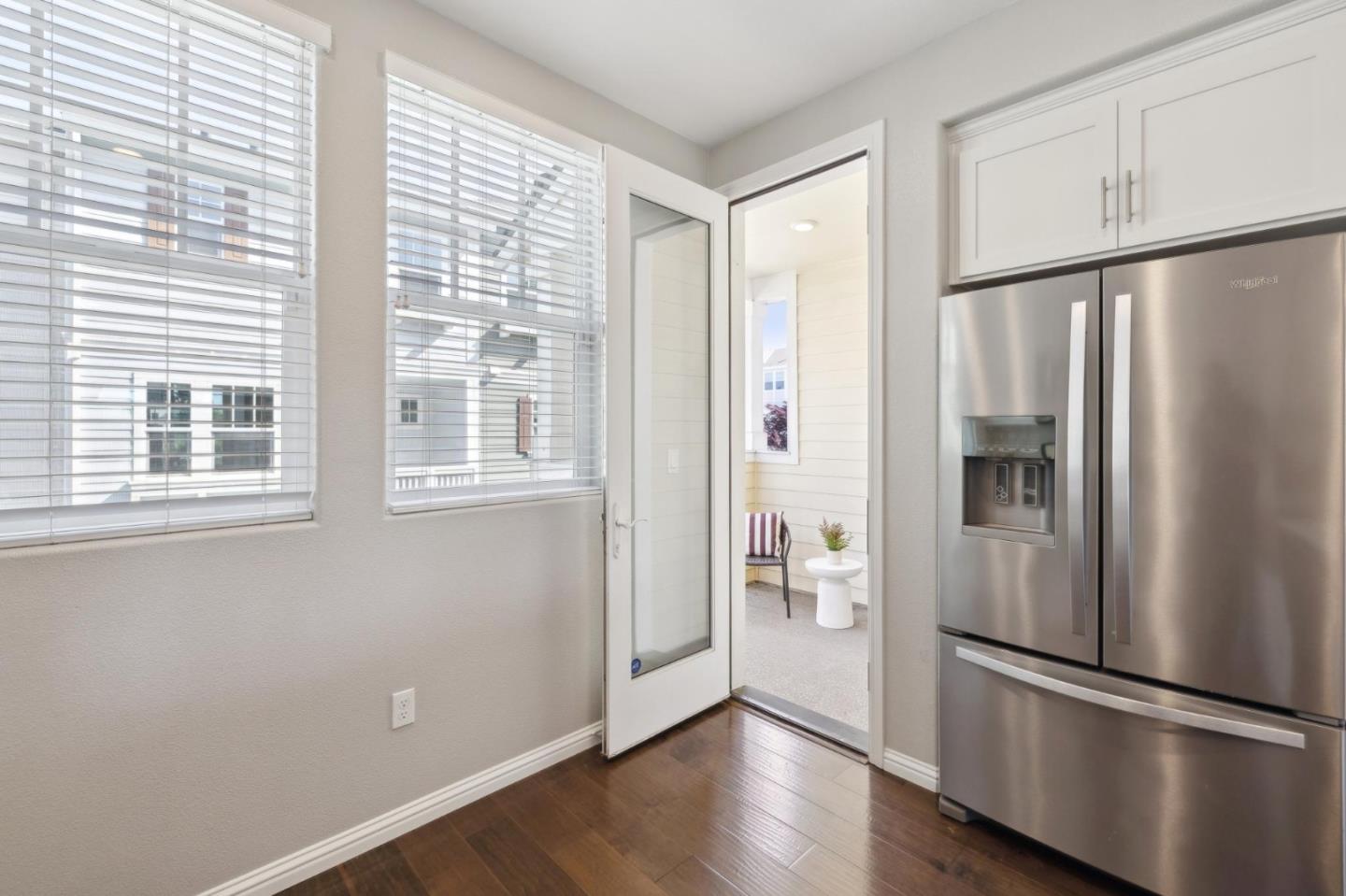 Detail Gallery Image 13 of 31 For 3905 Pyramid Way, Mountain View,  CA 94043 - 2 Beds | 2/1 Baths