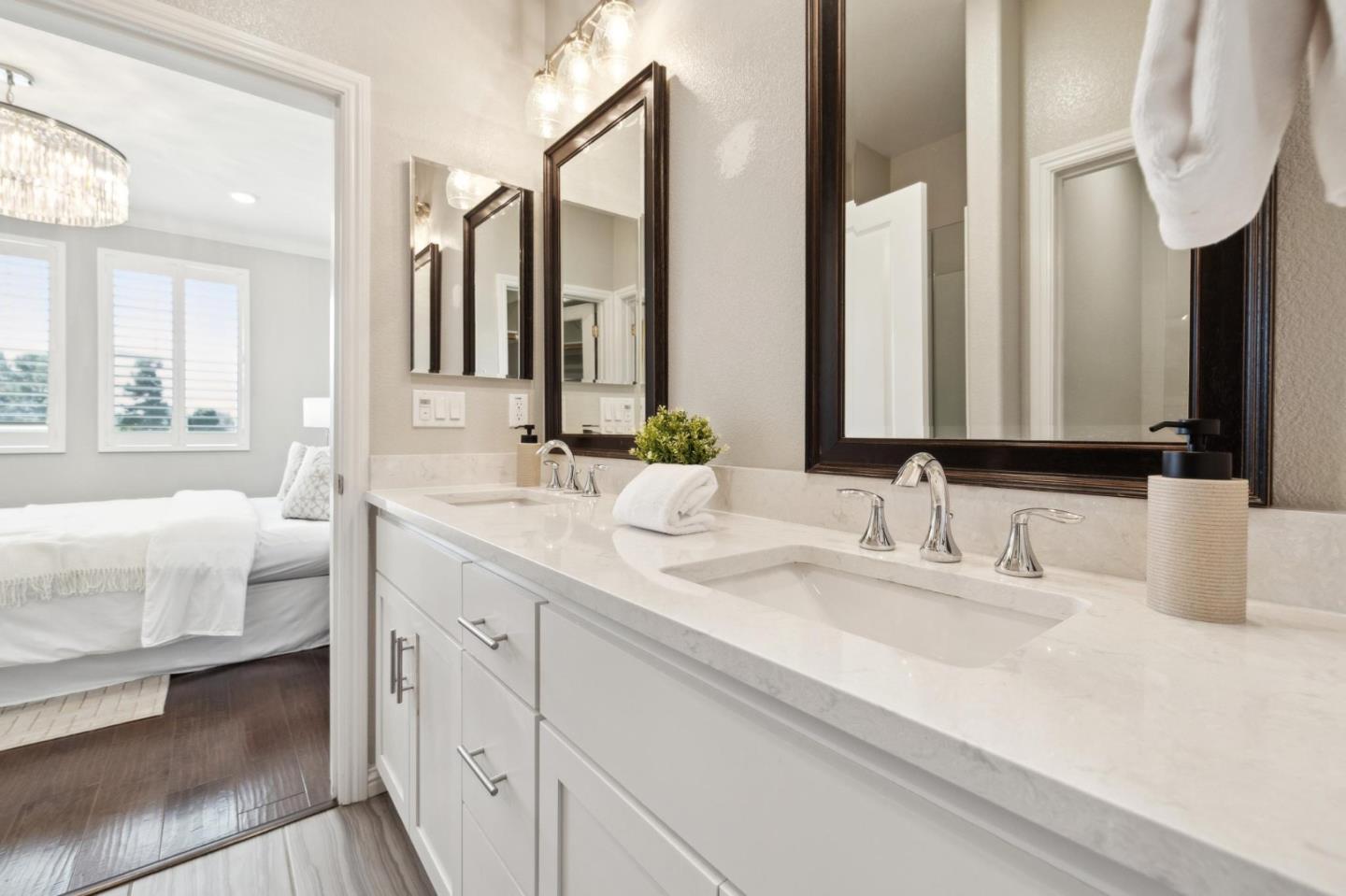 Detail Gallery Image 19 of 31 For 3905 Pyramid Way, Mountain View,  CA 94043 - 2 Beds | 2/1 Baths