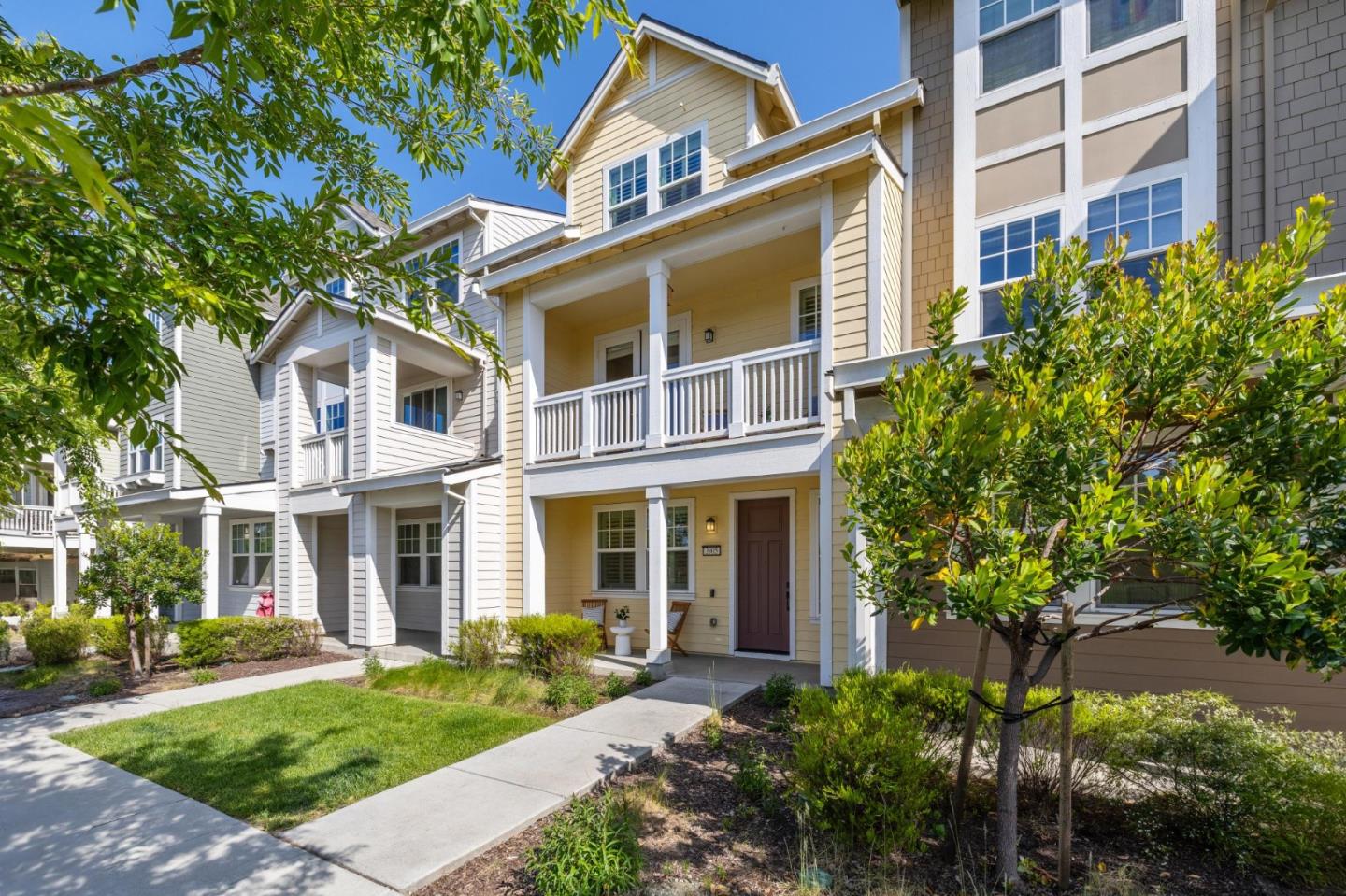Detail Gallery Image 2 of 31 For 3905 Pyramid Way, Mountain View,  CA 94043 - 2 Beds | 2/1 Baths