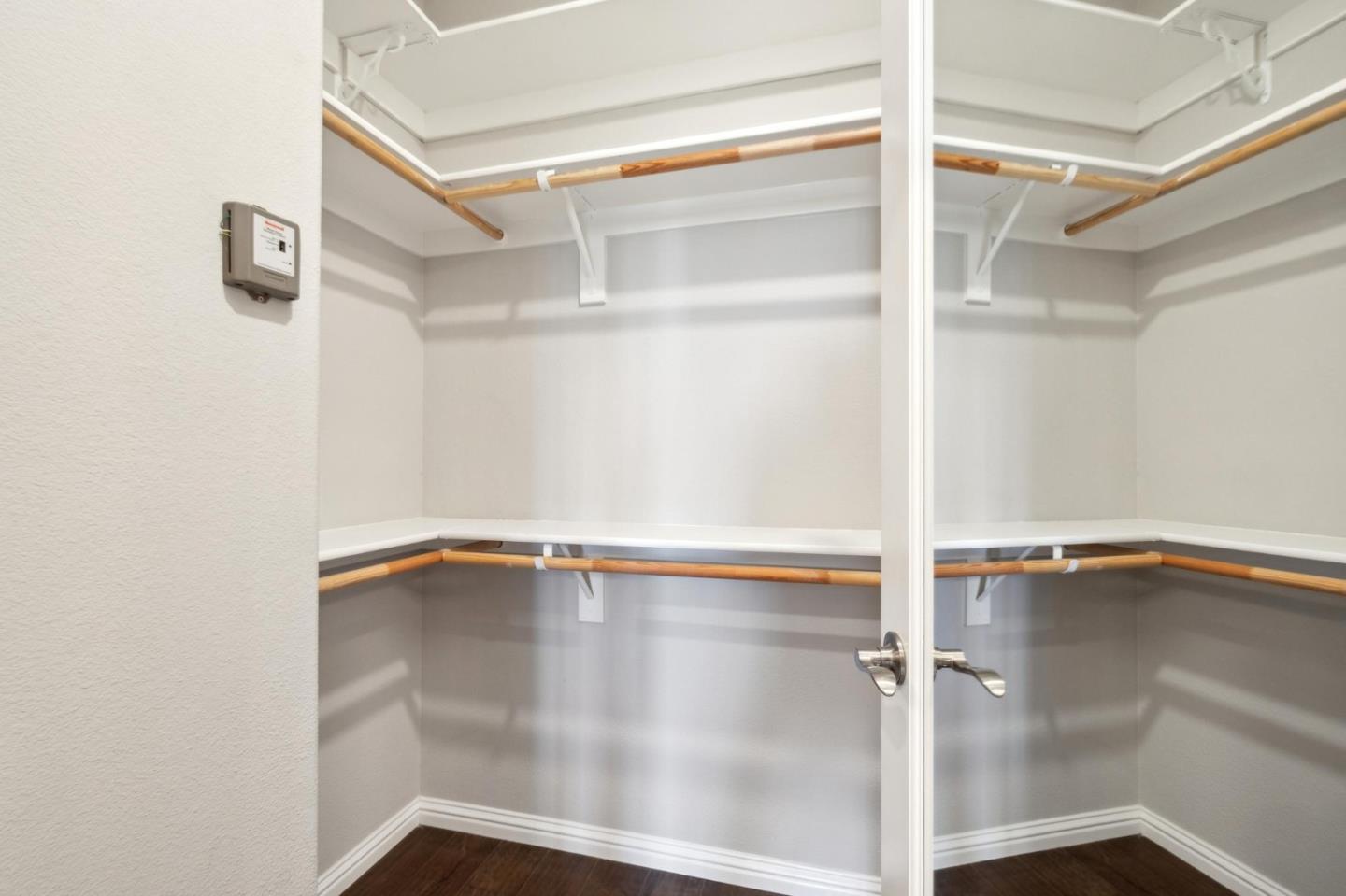 Detail Gallery Image 20 of 31 For 3905 Pyramid Way, Mountain View,  CA 94043 - 2 Beds | 2/1 Baths