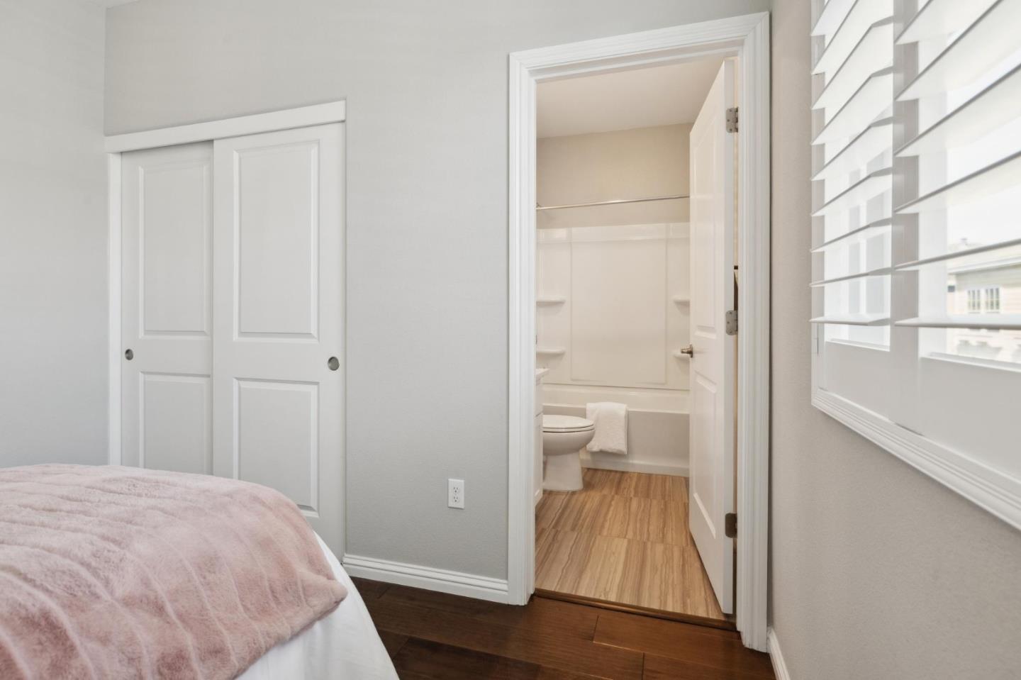 Detail Gallery Image 22 of 31 For 3905 Pyramid Way, Mountain View,  CA 94043 - 2 Beds | 2/1 Baths