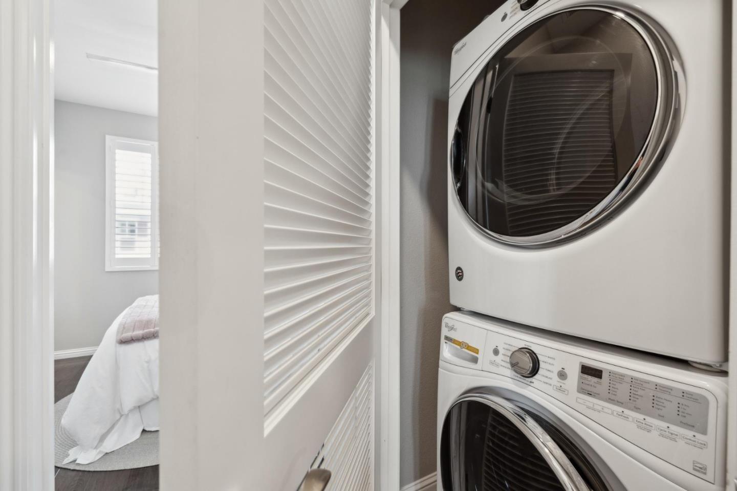 Detail Gallery Image 24 of 31 For 3905 Pyramid Way, Mountain View,  CA 94043 - 2 Beds | 2/1 Baths