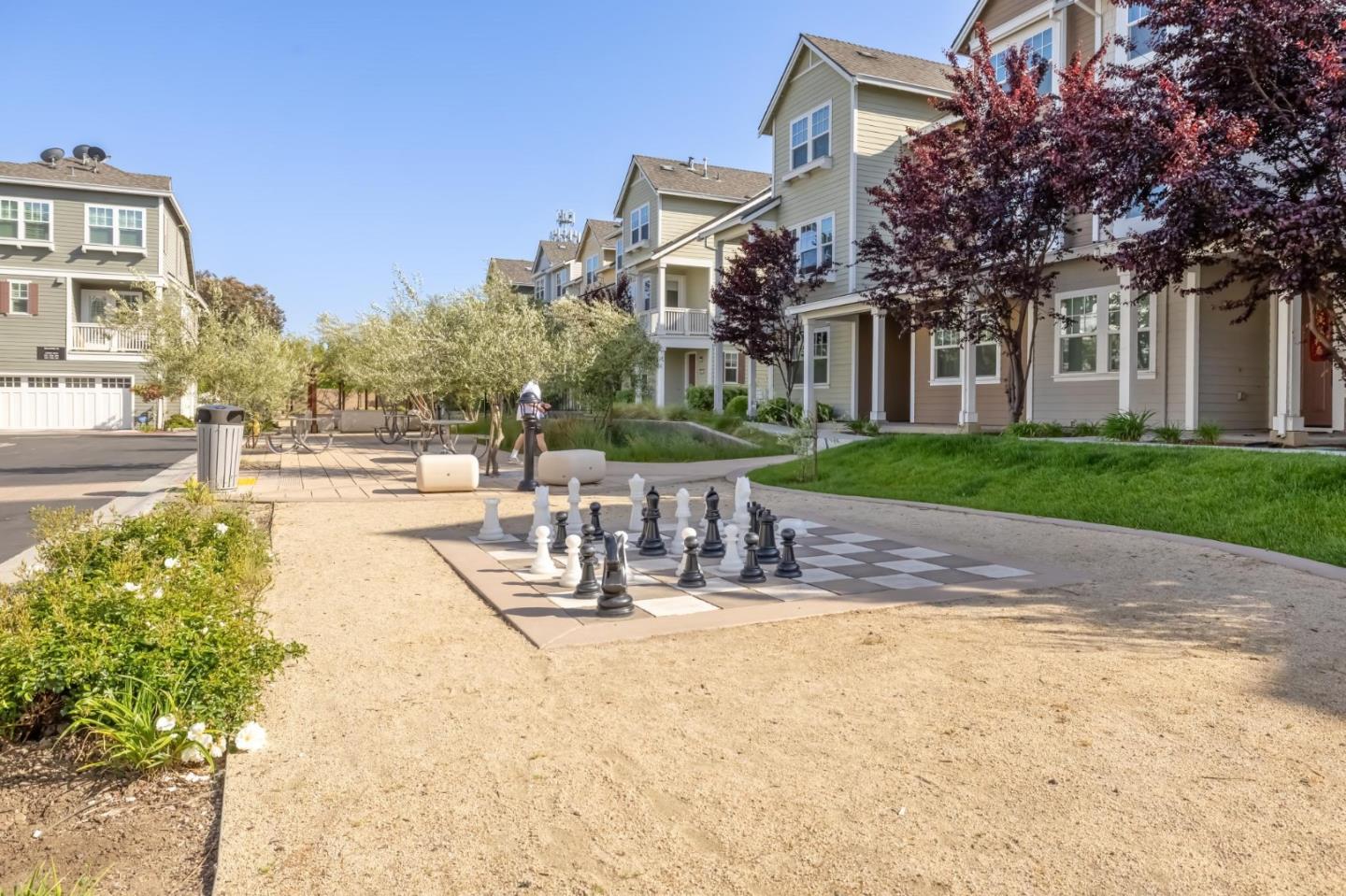 Detail Gallery Image 27 of 31 For 3905 Pyramid Way, Mountain View,  CA 94043 - 2 Beds | 2/1 Baths