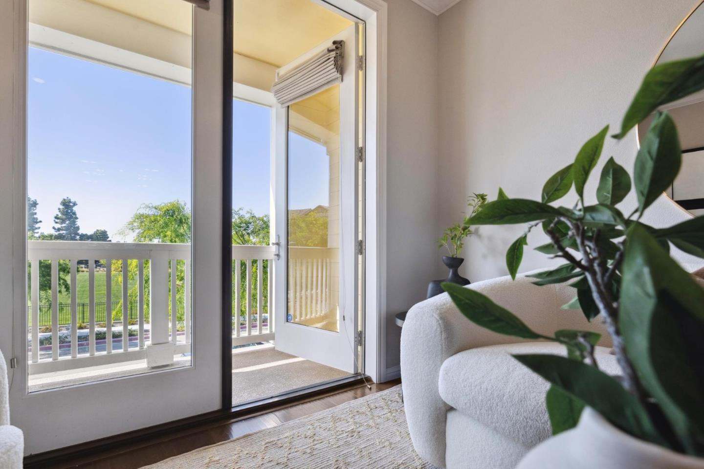 Detail Gallery Image 7 of 31 For 3905 Pyramid Way, Mountain View,  CA 94043 - 2 Beds | 2/1 Baths