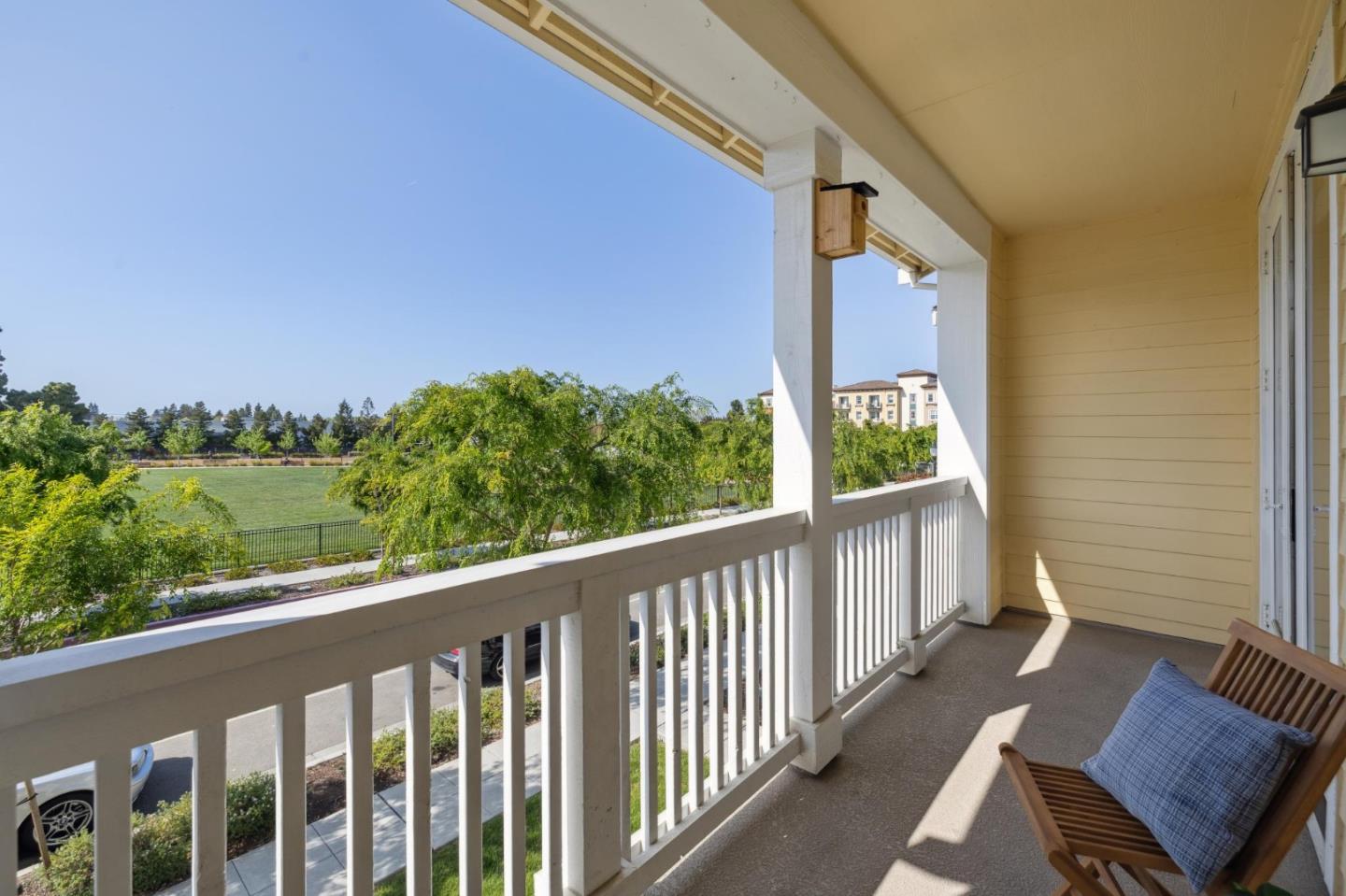 Detail Gallery Image 8 of 31 For 3905 Pyramid Way, Mountain View,  CA 94043 - 2 Beds | 2/1 Baths