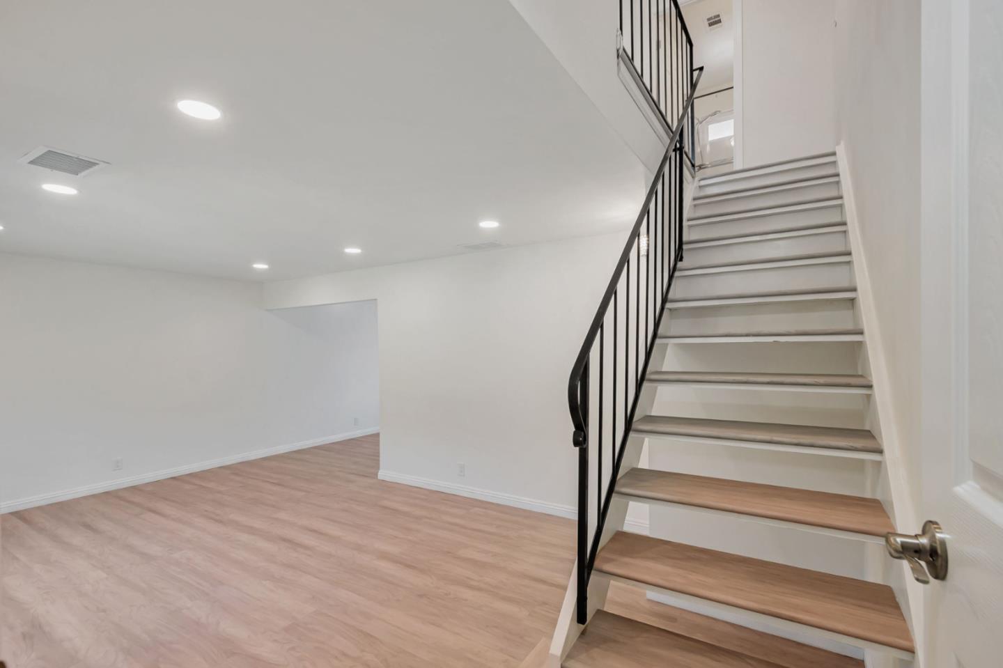 Detail Gallery Image 14 of 32 For 1491 Moffo Ct, San Jose,  CA 95121 - 3 Beds | 1/1 Baths