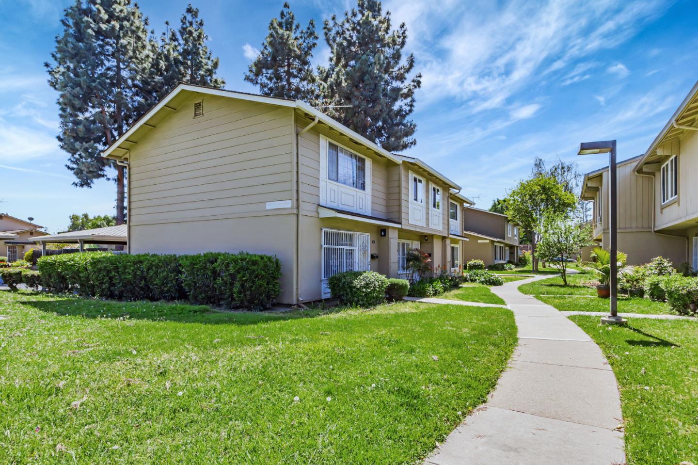 Detail Gallery Image 2 of 32 For 1491 Moffo Ct, San Jose,  CA 95121 - 3 Beds | 1/1 Baths