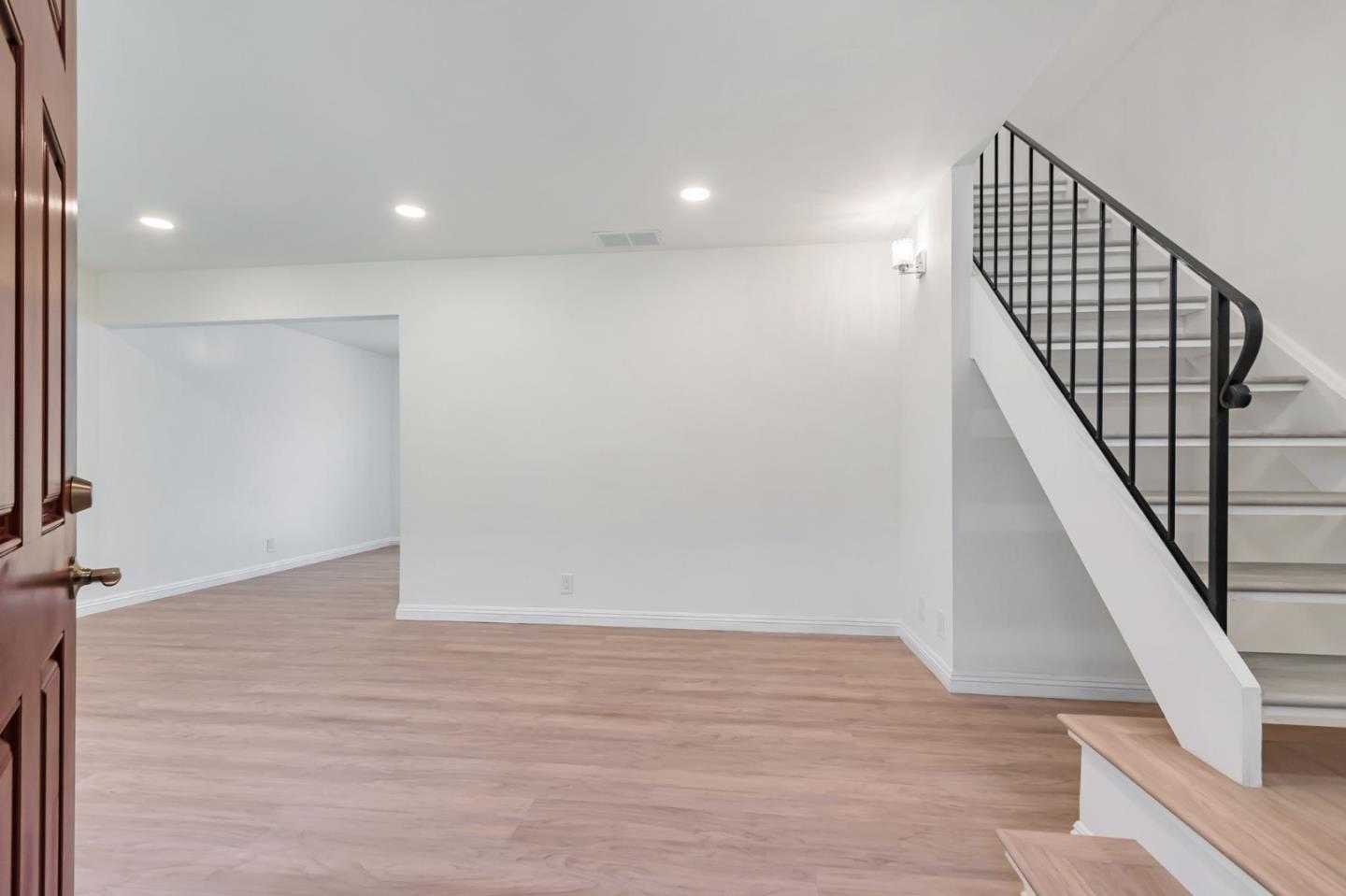 Detail Gallery Image 5 of 32 For 1491 Moffo Ct, San Jose,  CA 95121 - 3 Beds | 1/1 Baths