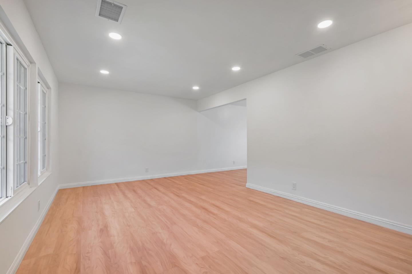 Detail Gallery Image 6 of 32 For 1491 Moffo Ct, San Jose,  CA 95121 - 3 Beds | 1/1 Baths