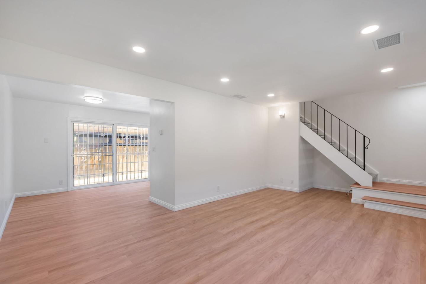 Detail Gallery Image 7 of 32 For 1491 Moffo Ct, San Jose,  CA 95121 - 3 Beds | 1/1 Baths