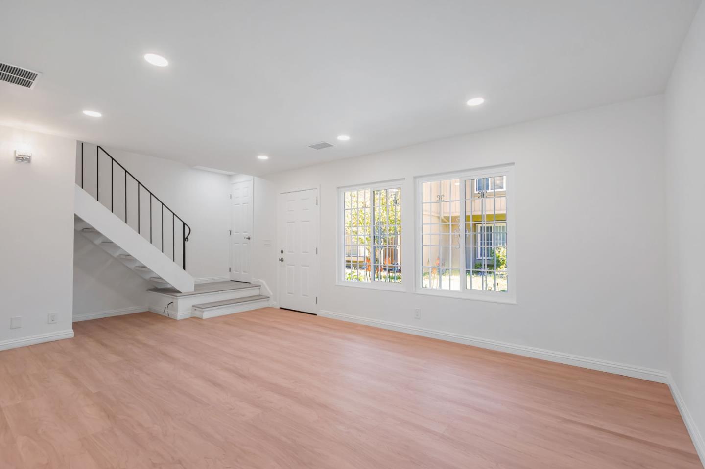 Detail Gallery Image 8 of 32 For 1491 Moffo Ct, San Jose,  CA 95121 - 3 Beds | 1/1 Baths
