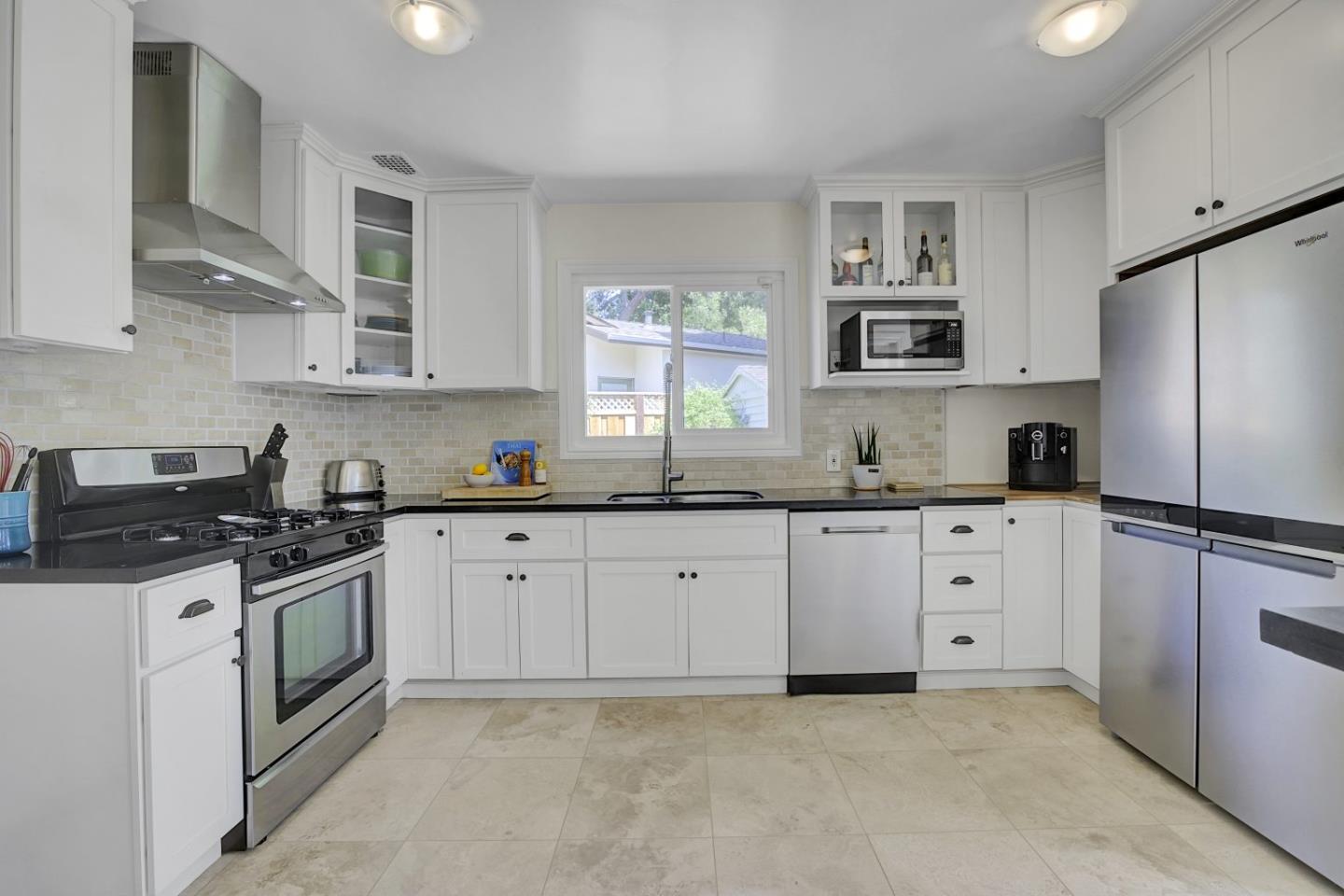 Detail Gallery Image 15 of 43 For 192 Oak Ct, Menlo Park,  CA 94025 - 2 Beds | 1 Baths