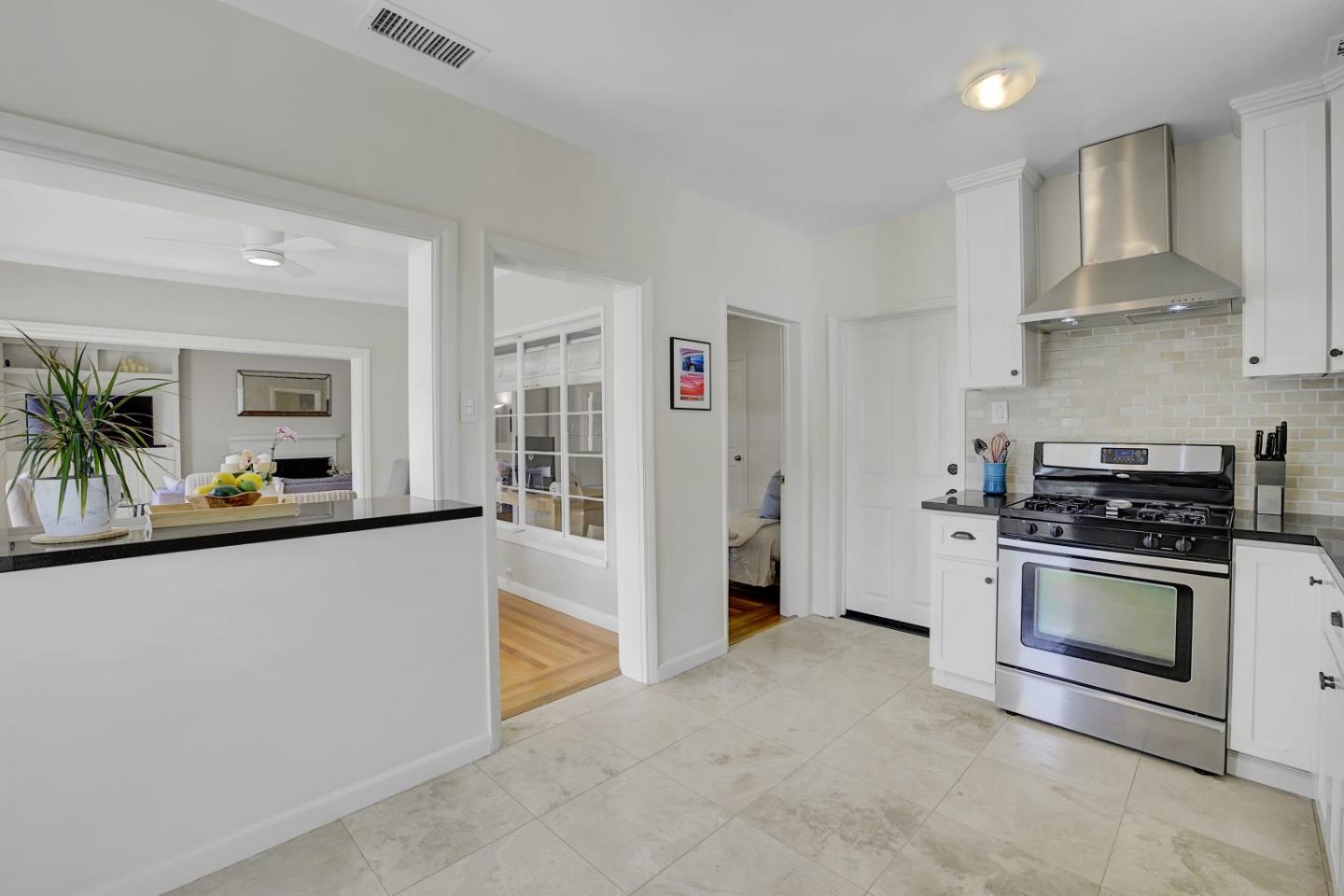 Detail Gallery Image 17 of 43 For 192 Oak Ct, Menlo Park,  CA 94025 - 2 Beds | 1 Baths