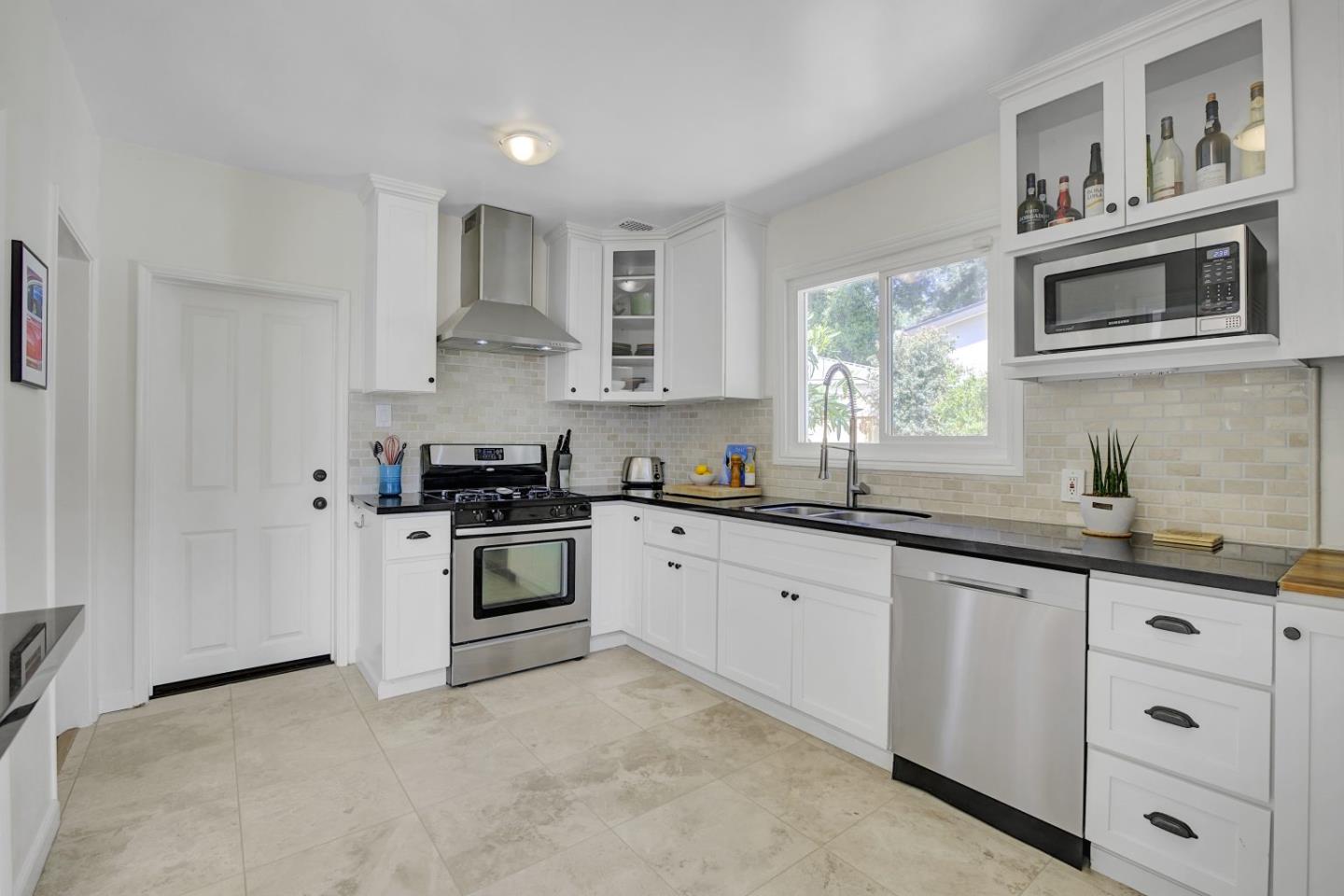 Detail Gallery Image 18 of 43 For 192 Oak Ct, Menlo Park,  CA 94025 - 2 Beds | 1 Baths