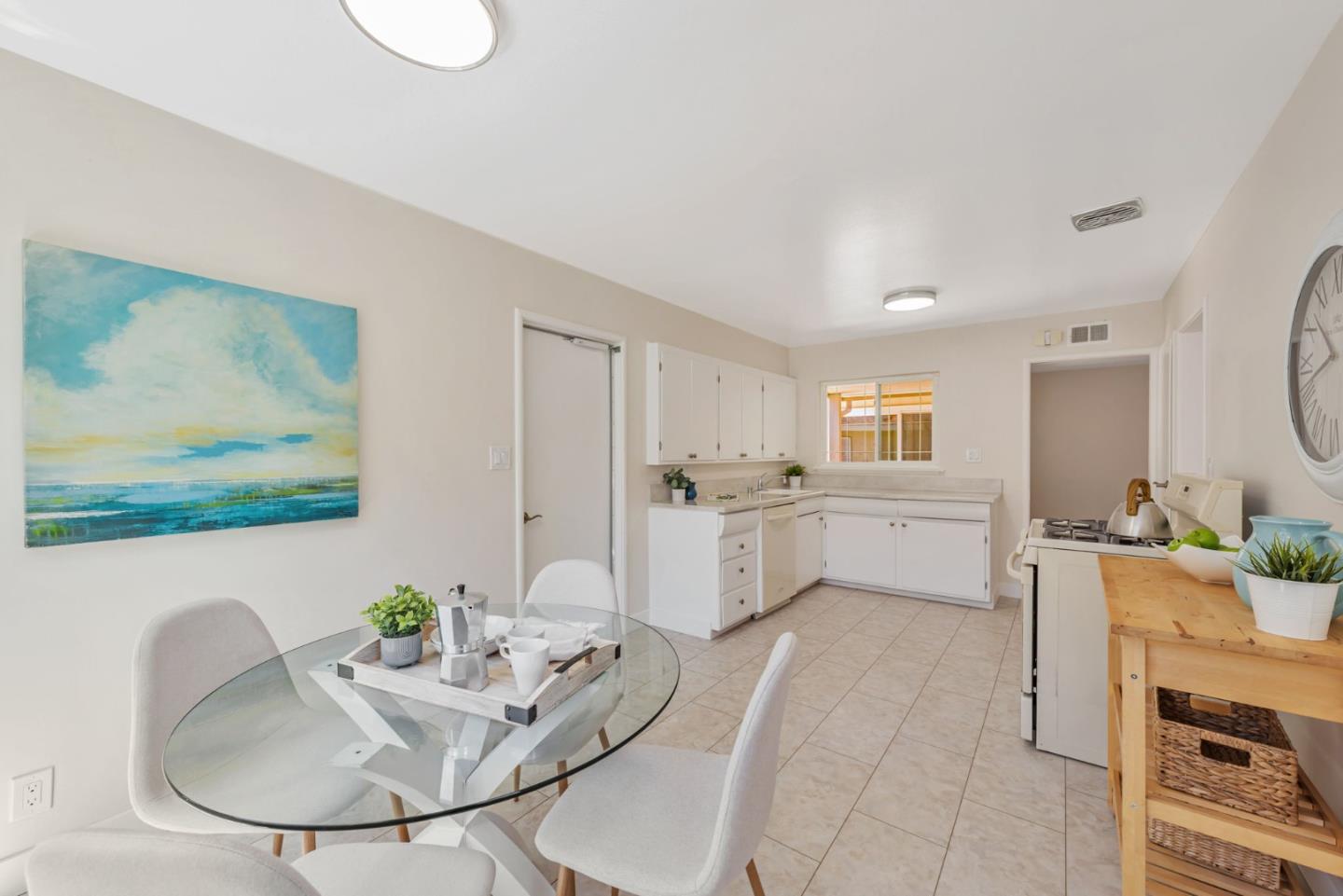 Detail Gallery Image 10 of 31 For 836 Peach Ave, Sunnyvale,  CA 94087 - 3 Beds | 2 Baths