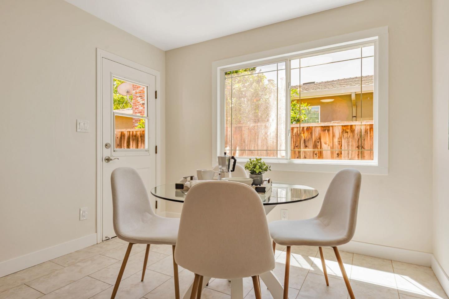 Detail Gallery Image 11 of 31 For 836 Peach Ave, Sunnyvale,  CA 94087 - 3 Beds | 2 Baths