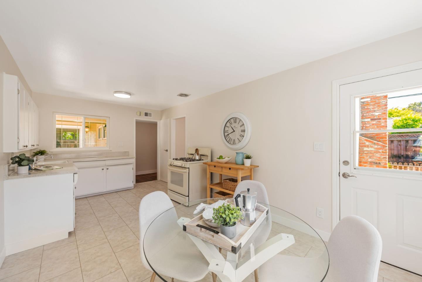 Detail Gallery Image 12 of 31 For 836 Peach Ave, Sunnyvale,  CA 94087 - 3 Beds | 2 Baths
