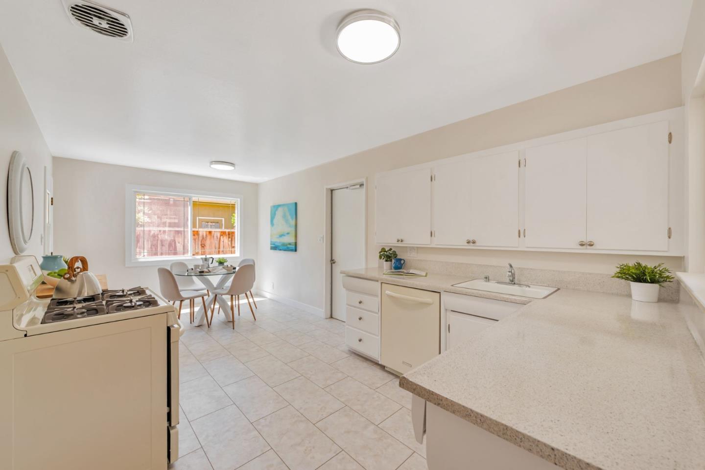 Detail Gallery Image 13 of 31 For 836 Peach Ave, Sunnyvale,  CA 94087 - 3 Beds | 2 Baths