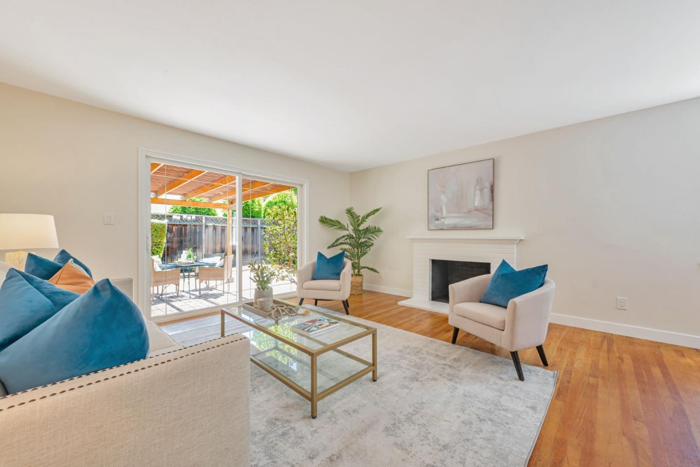 Detail Gallery Image 4 of 31 For 836 Peach Ave, Sunnyvale,  CA 94087 - 3 Beds | 2 Baths