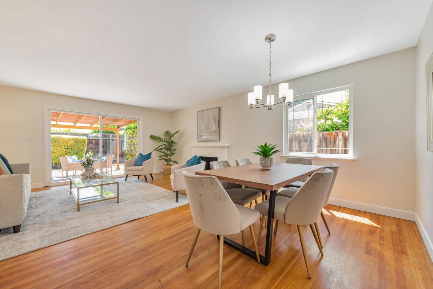 Detail Gallery Image 8 of 31 For 836 Peach Ave, Sunnyvale,  CA 94087 - 3 Beds | 2 Baths