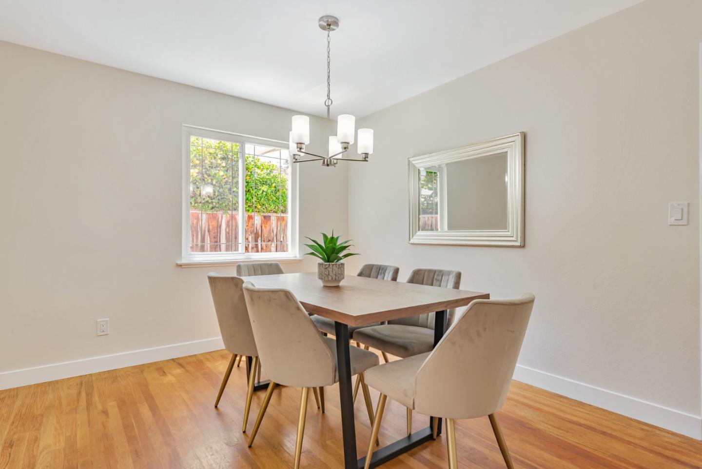 Detail Gallery Image 9 of 31 For 836 Peach Ave, Sunnyvale,  CA 94087 - 3 Beds | 2 Baths