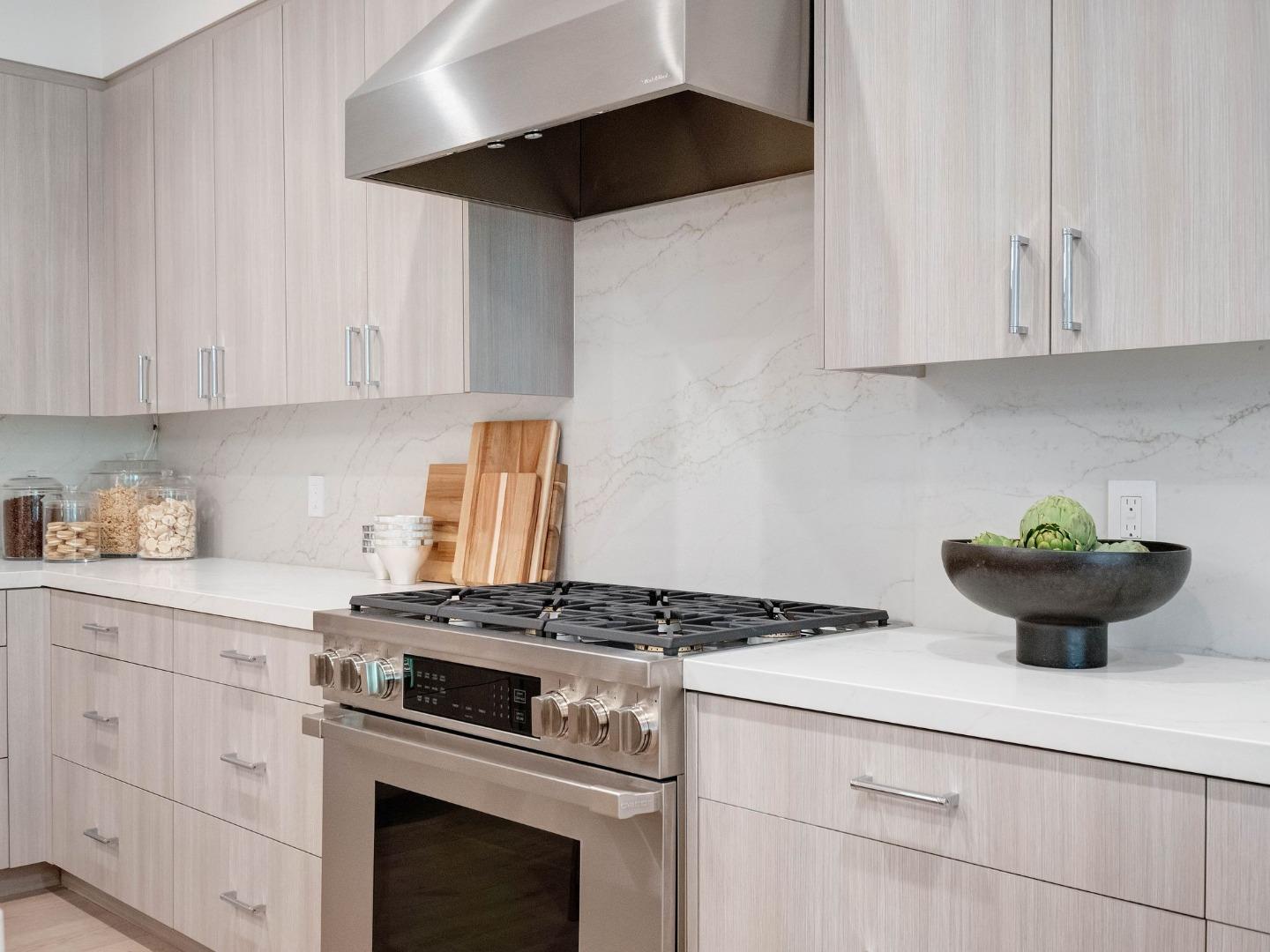 Detail Gallery Image 2 of 9 For 425 First St #15,  Los Altos,  CA 94022 - 1 Beds | 1 Baths