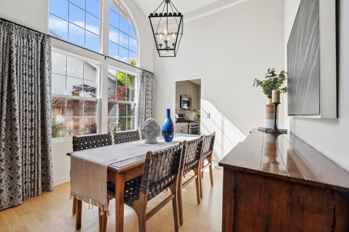 Detail Gallery Image 10 of 56 For 420 Bark Dr, Redwood City,  CA 94065 - 4 Beds | 2/1 Baths