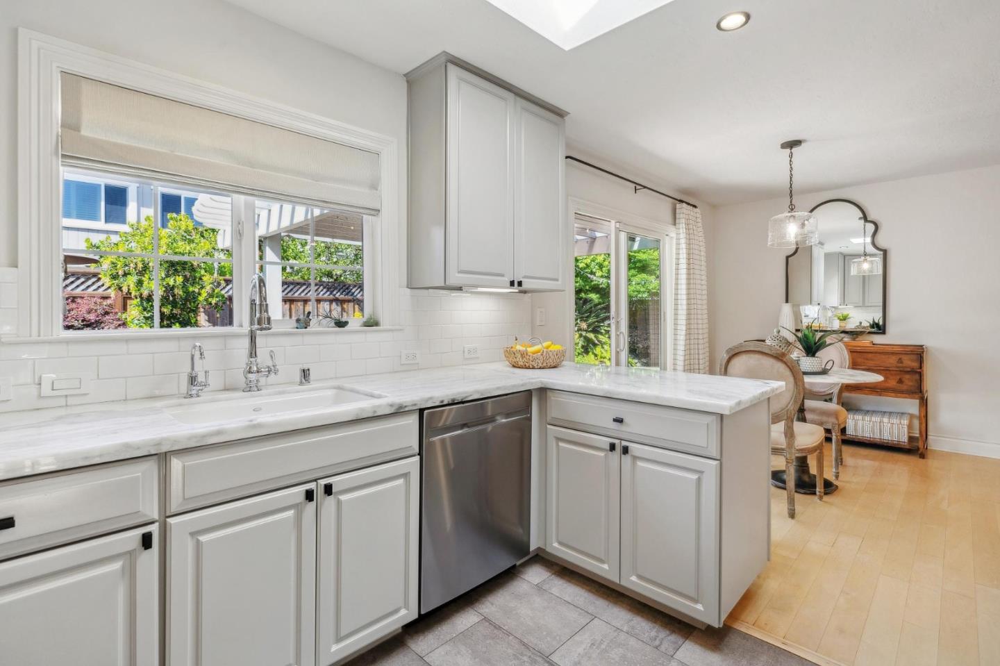 Detail Gallery Image 16 of 56 For 420 Bark Dr, Redwood City,  CA 94065 - 4 Beds | 2/1 Baths