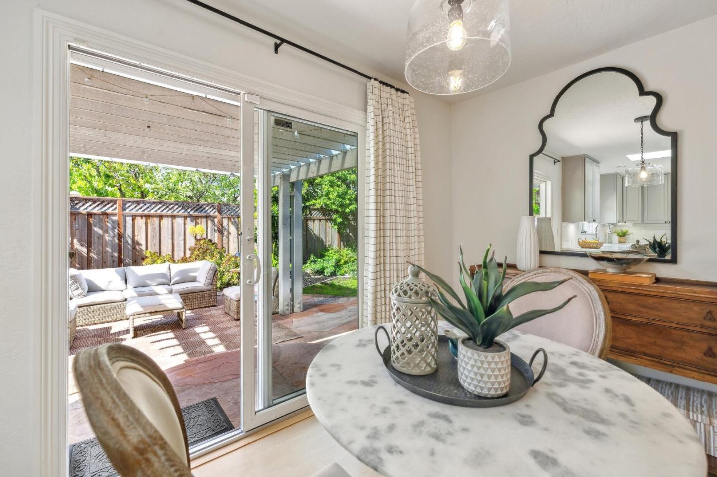 Detail Gallery Image 18 of 56 For 420 Bark Dr, Redwood City,  CA 94065 - 4 Beds | 2/1 Baths