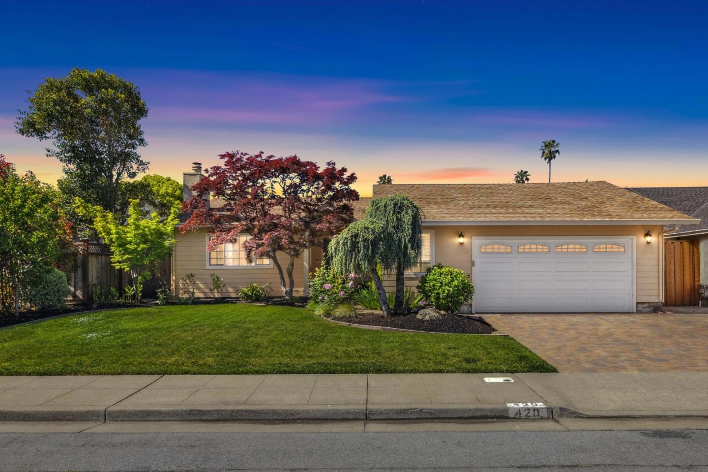 Detail Gallery Image 2 of 56 For 420 Bark Dr, Redwood City,  CA 94065 - 4 Beds | 2/1 Baths