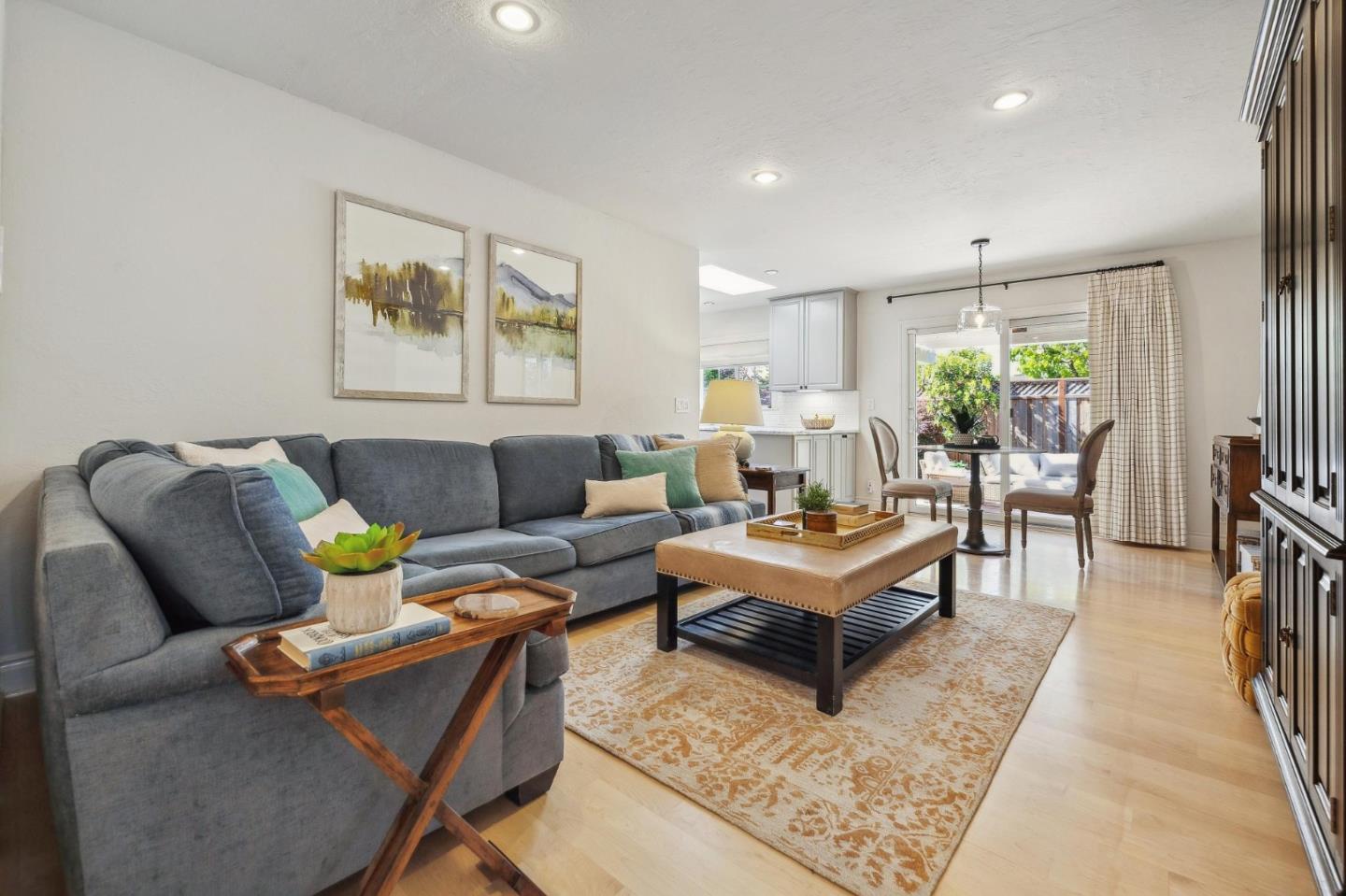 Detail Gallery Image 21 of 56 For 420 Bark Dr, Redwood City,  CA 94065 - 4 Beds | 2/1 Baths
