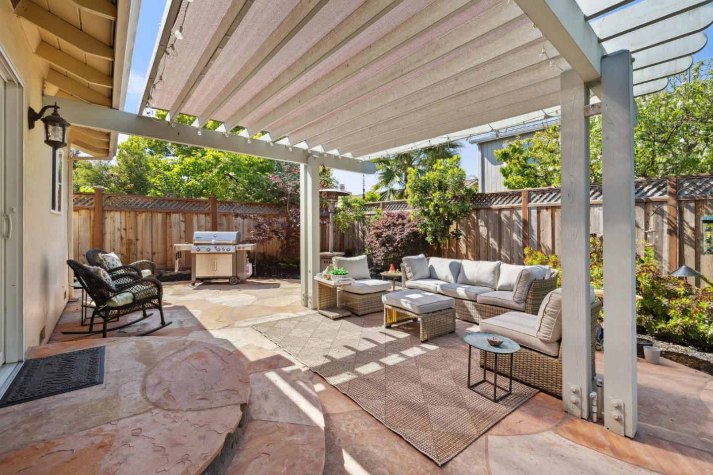 Detail Gallery Image 34 of 56 For 420 Bark Dr, Redwood City,  CA 94065 - 4 Beds | 2/1 Baths