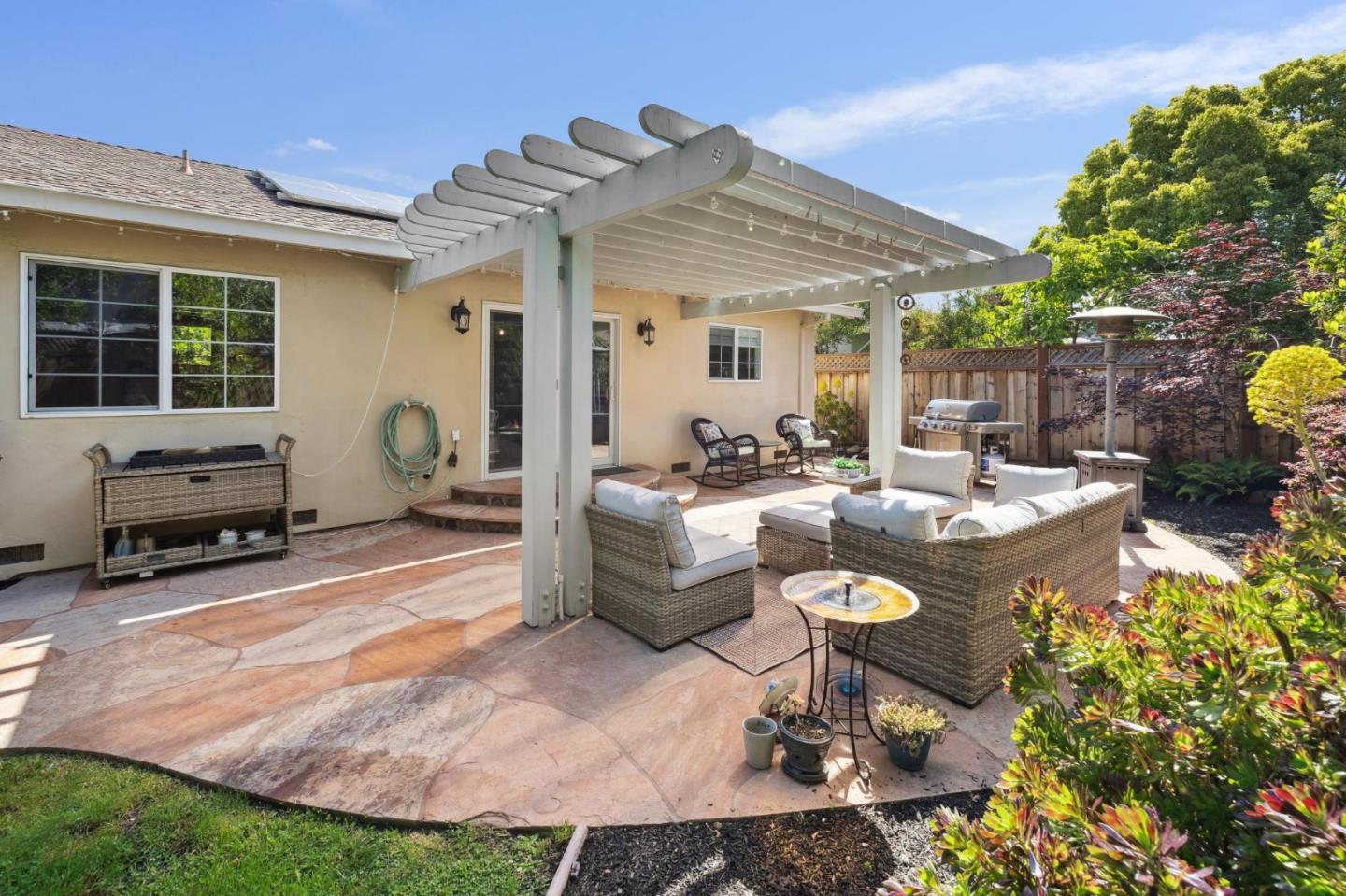 Detail Gallery Image 35 of 56 For 420 Bark Dr, Redwood City,  CA 94065 - 4 Beds | 2/1 Baths