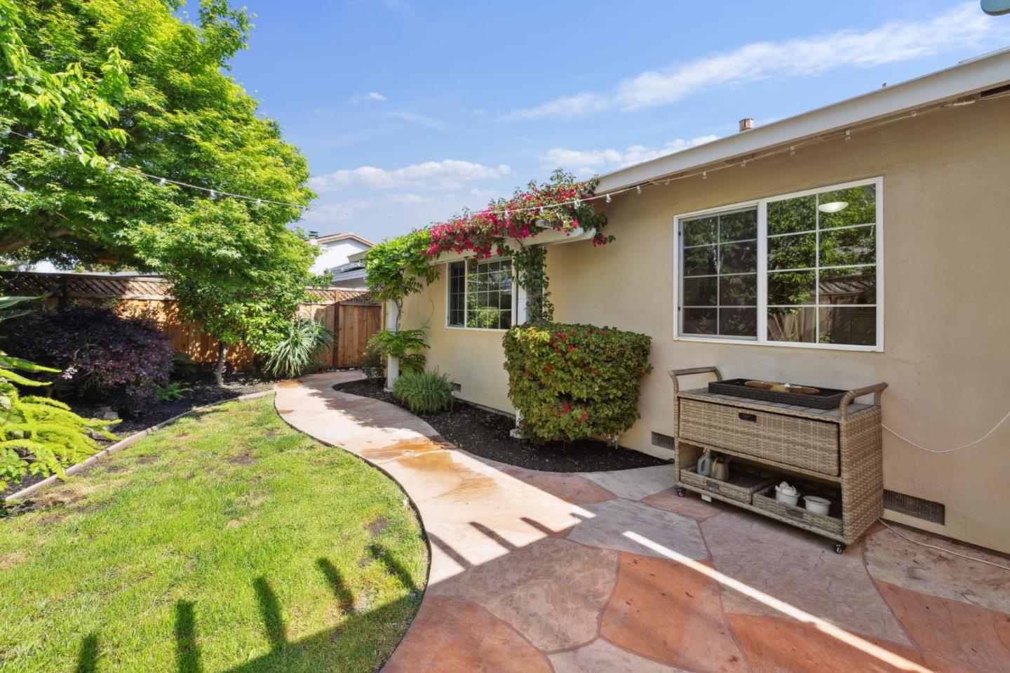Detail Gallery Image 36 of 56 For 420 Bark Dr, Redwood City,  CA 94065 - 4 Beds | 2/1 Baths