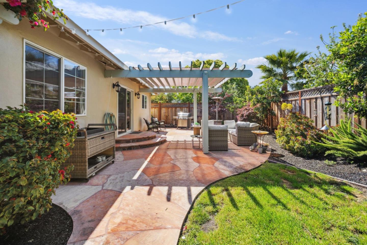 Detail Gallery Image 37 of 56 For 420 Bark Dr, Redwood City,  CA 94065 - 4 Beds | 2/1 Baths