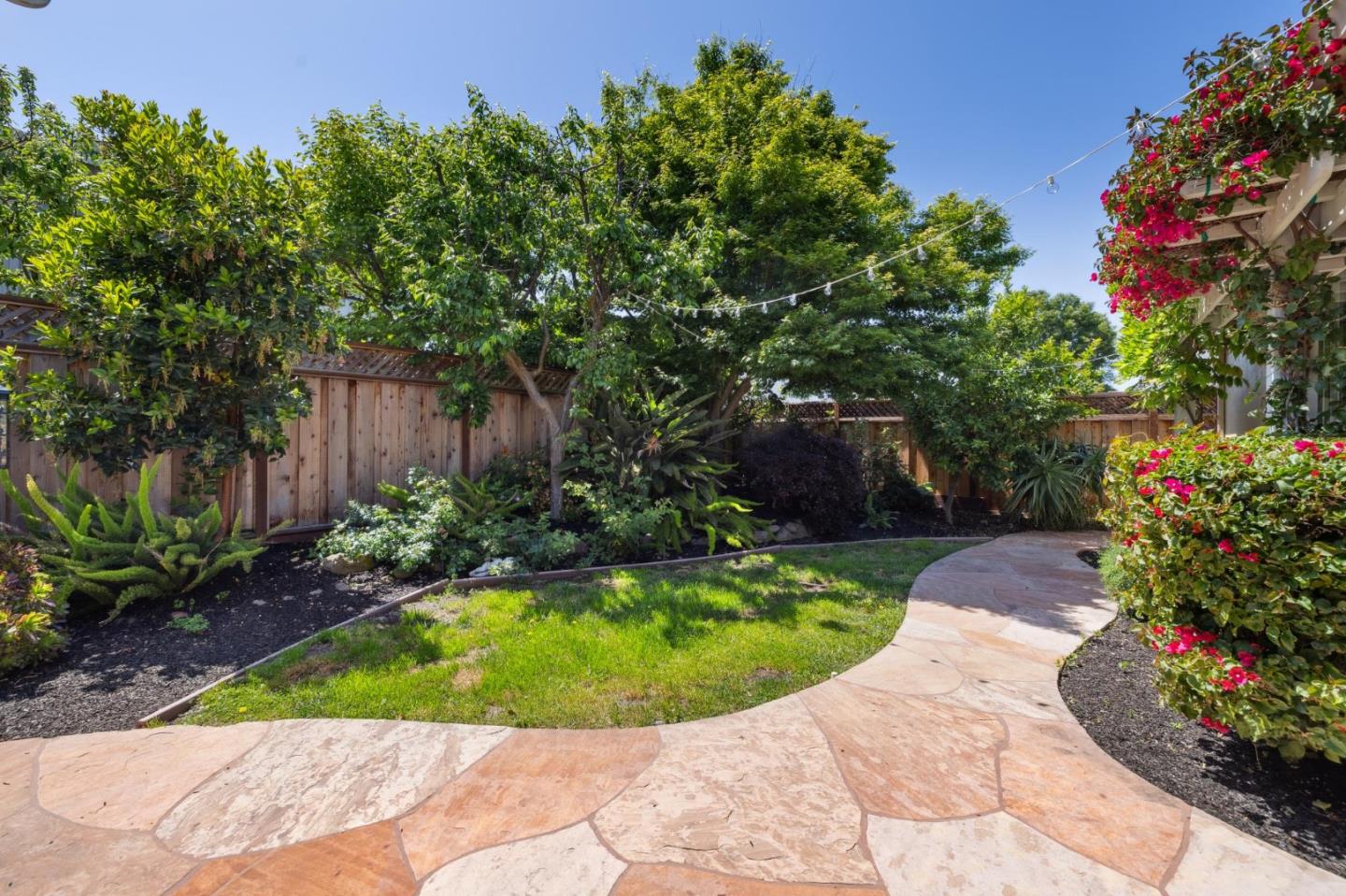 Detail Gallery Image 38 of 56 For 420 Bark Dr, Redwood City,  CA 94065 - 4 Beds | 2/1 Baths